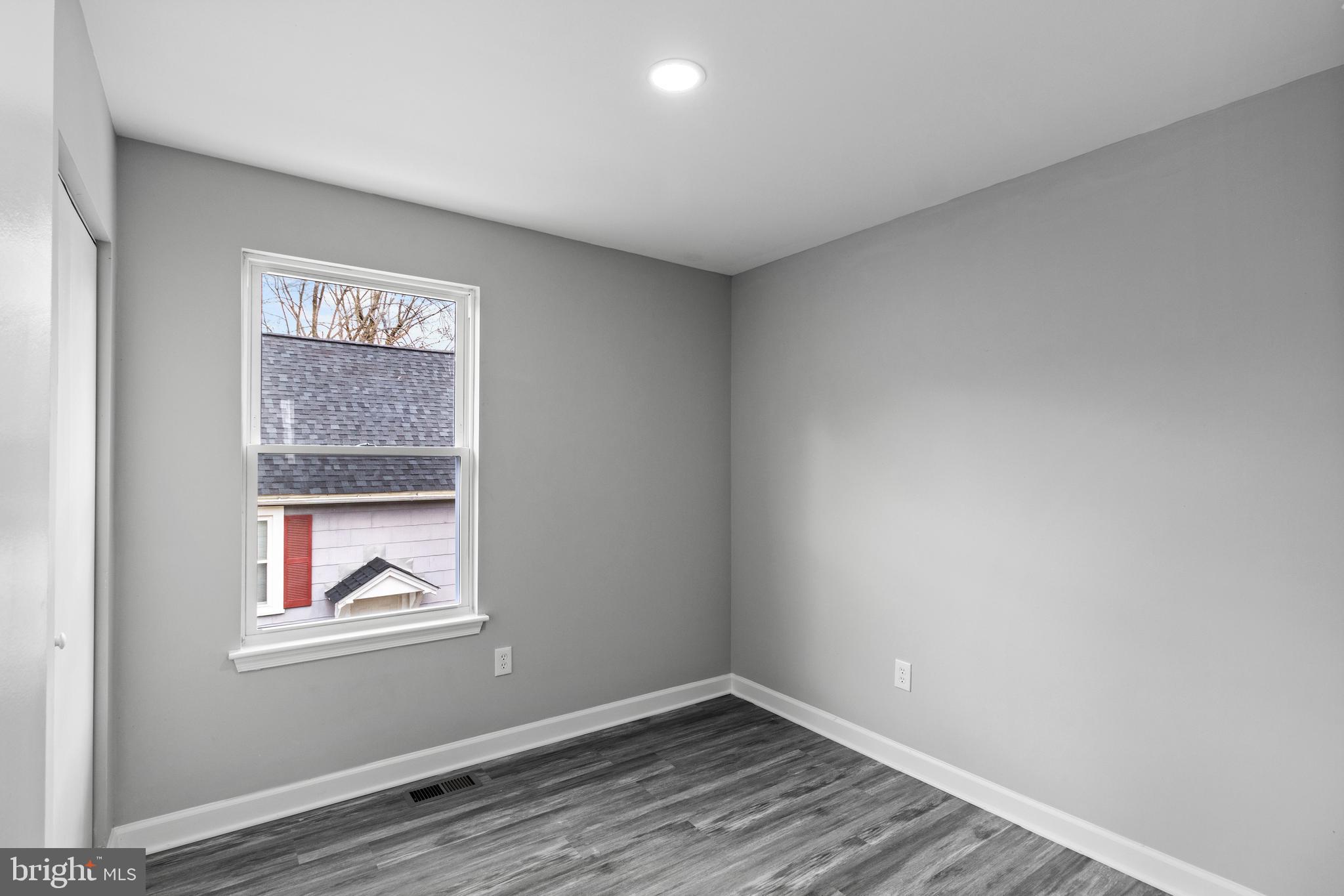 WINDSOR  MILL - Residential