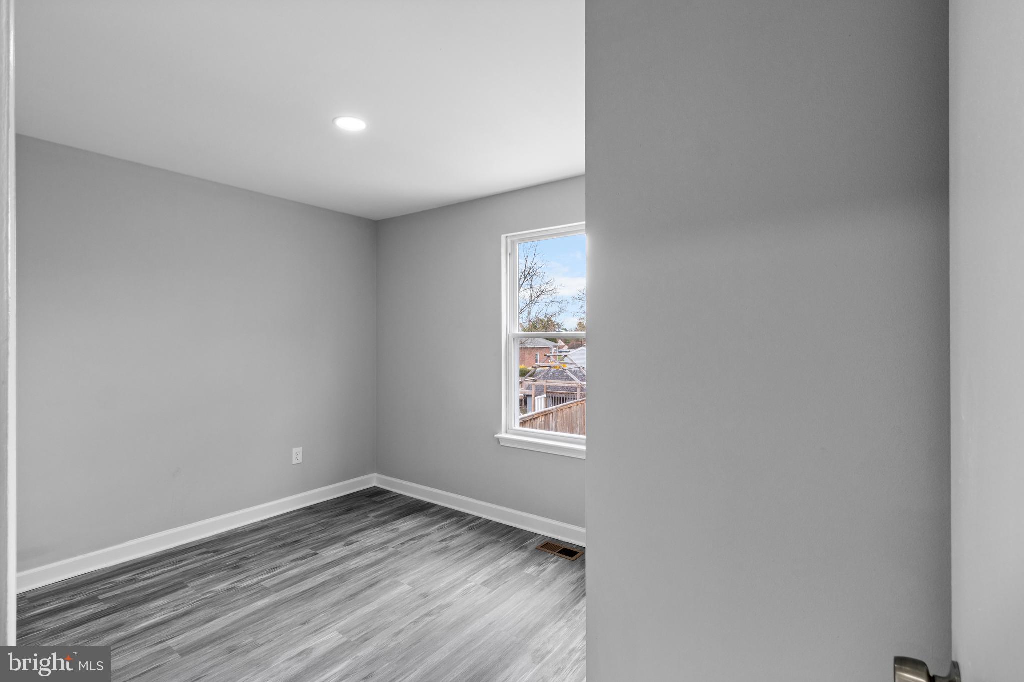 WINDSOR  MILL - Residential