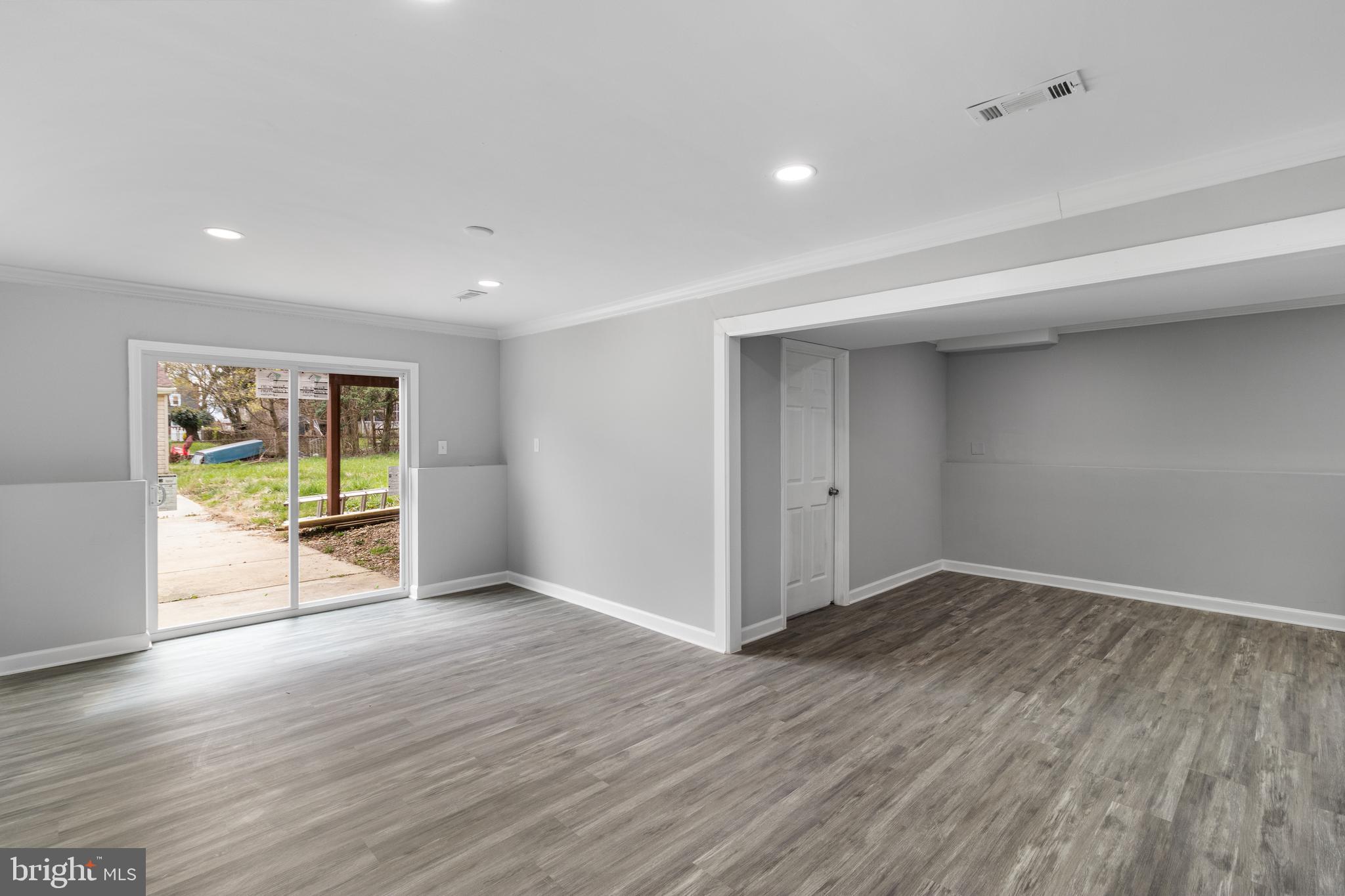 WINDSOR  MILL - Residential