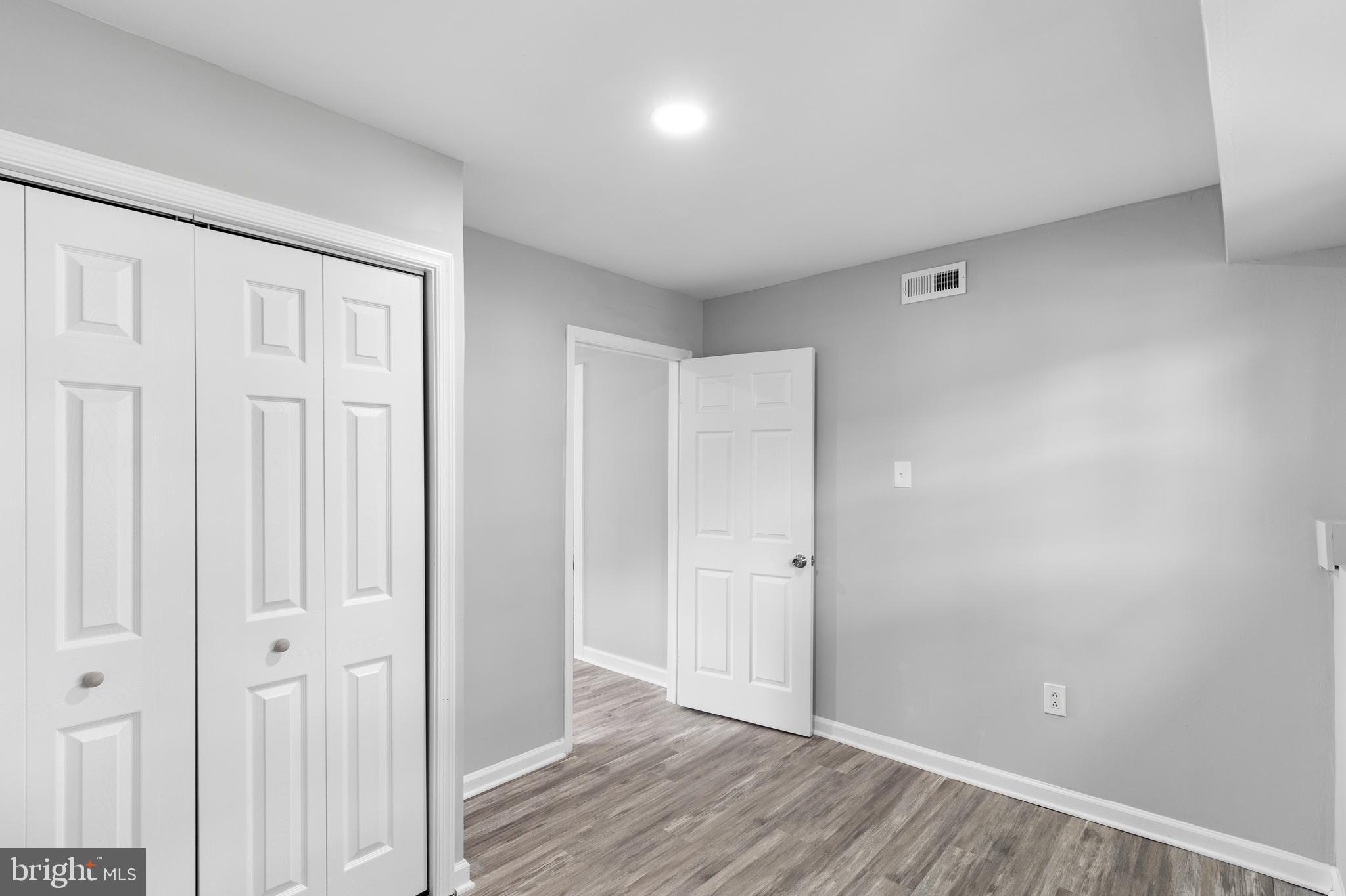 WINDSOR  MILL - Residential