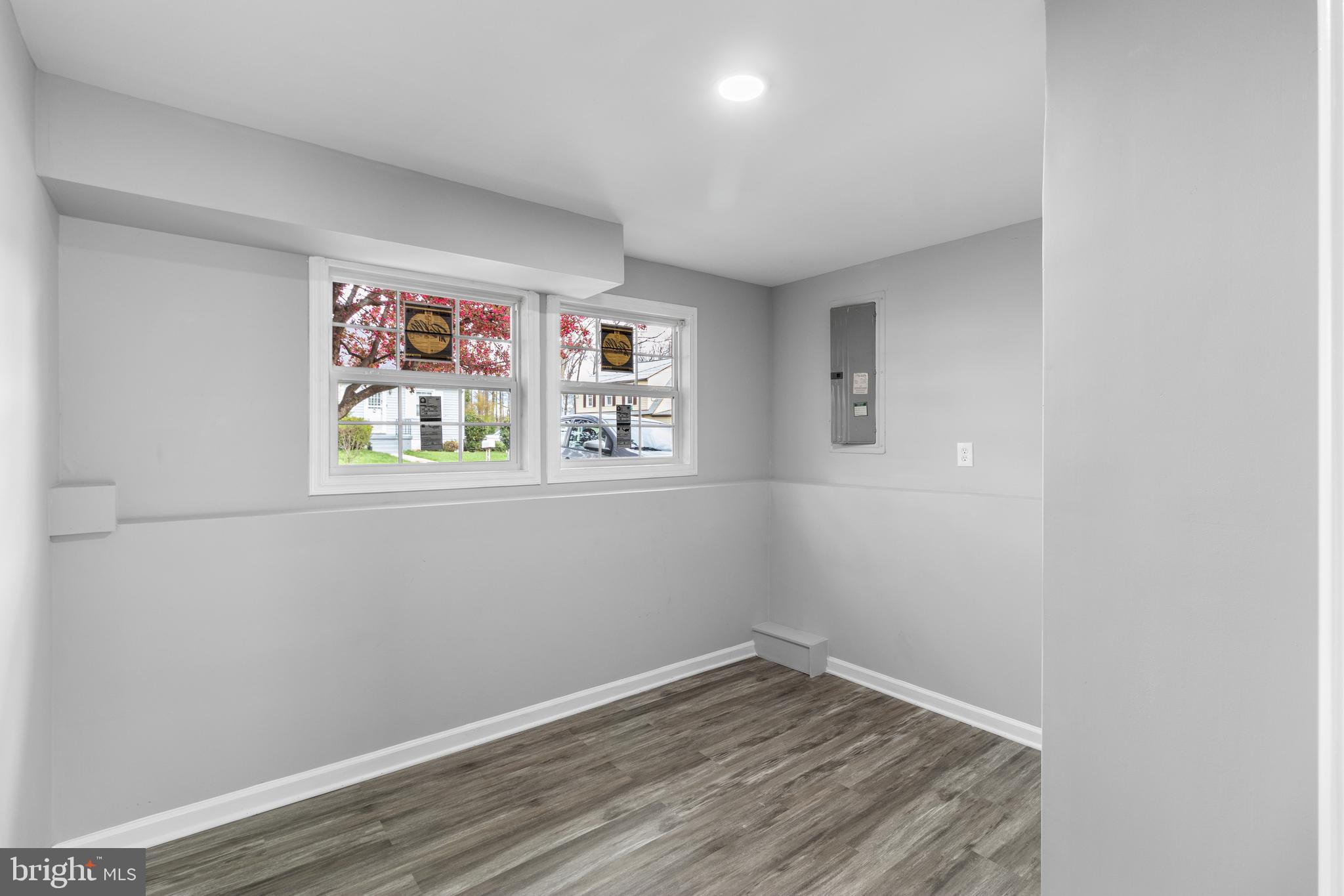 WINDSOR  MILL - Residential