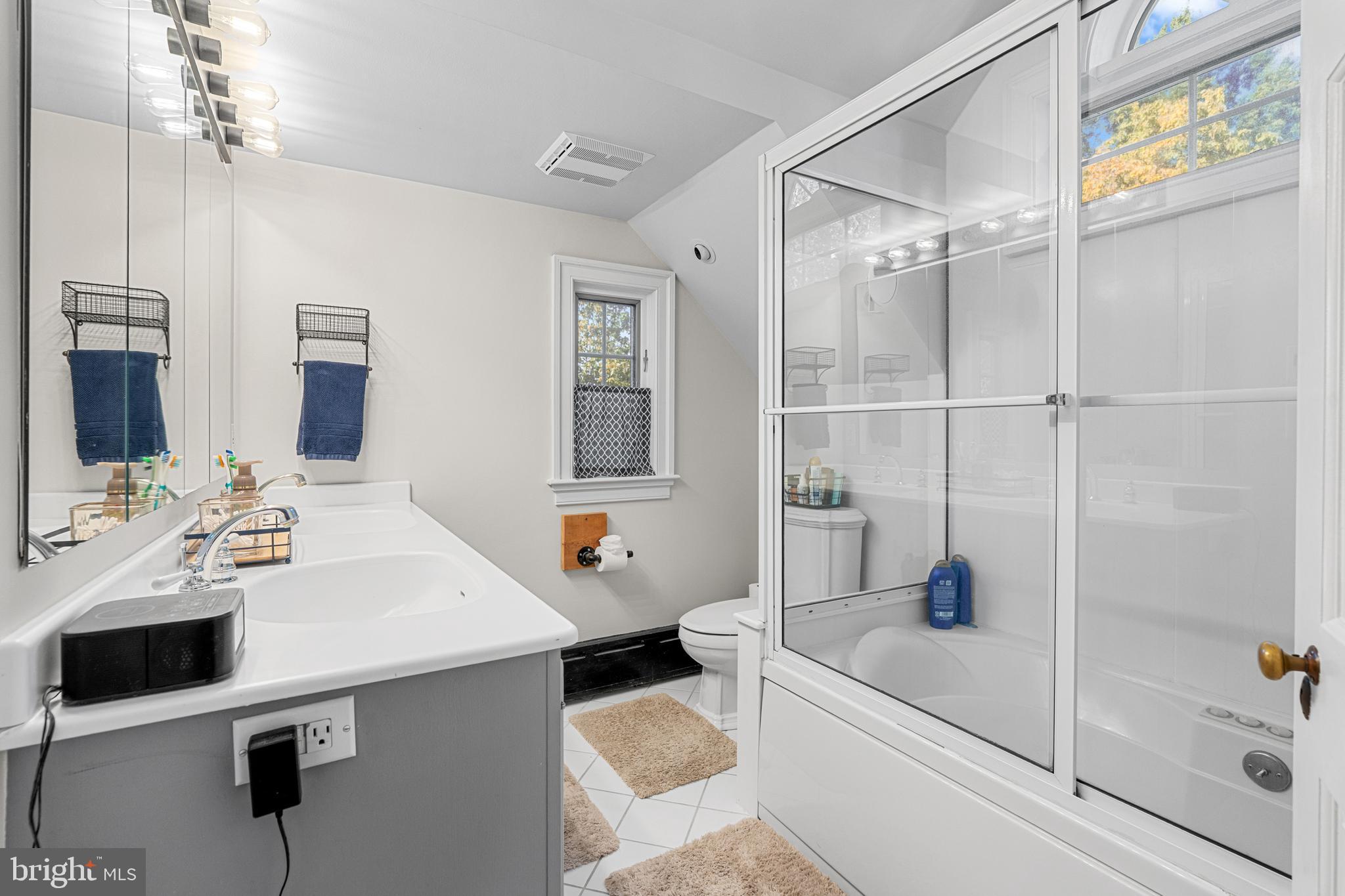 COLONIAL VIL - Residential