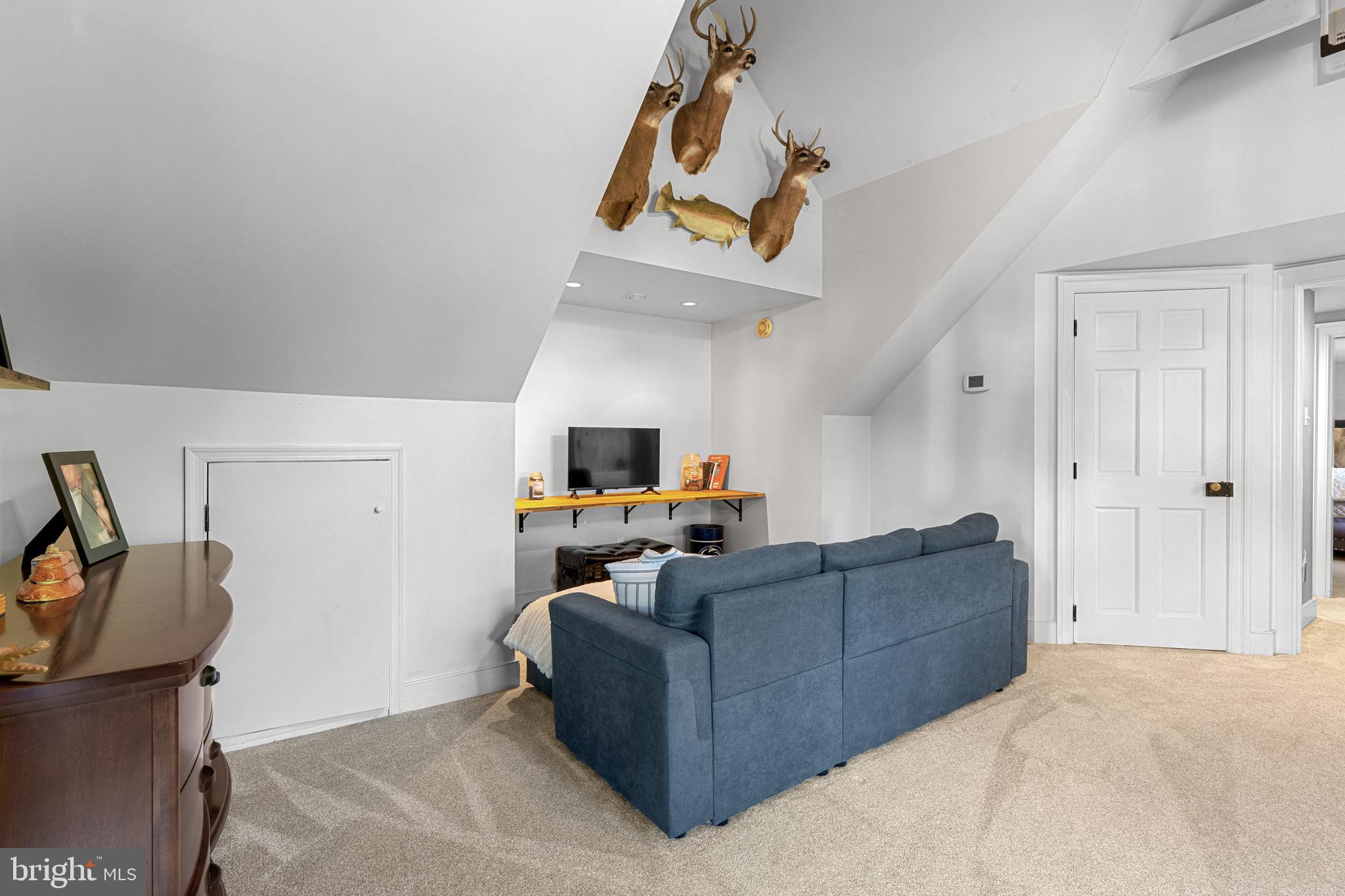 COLONIAL VIL - Residential