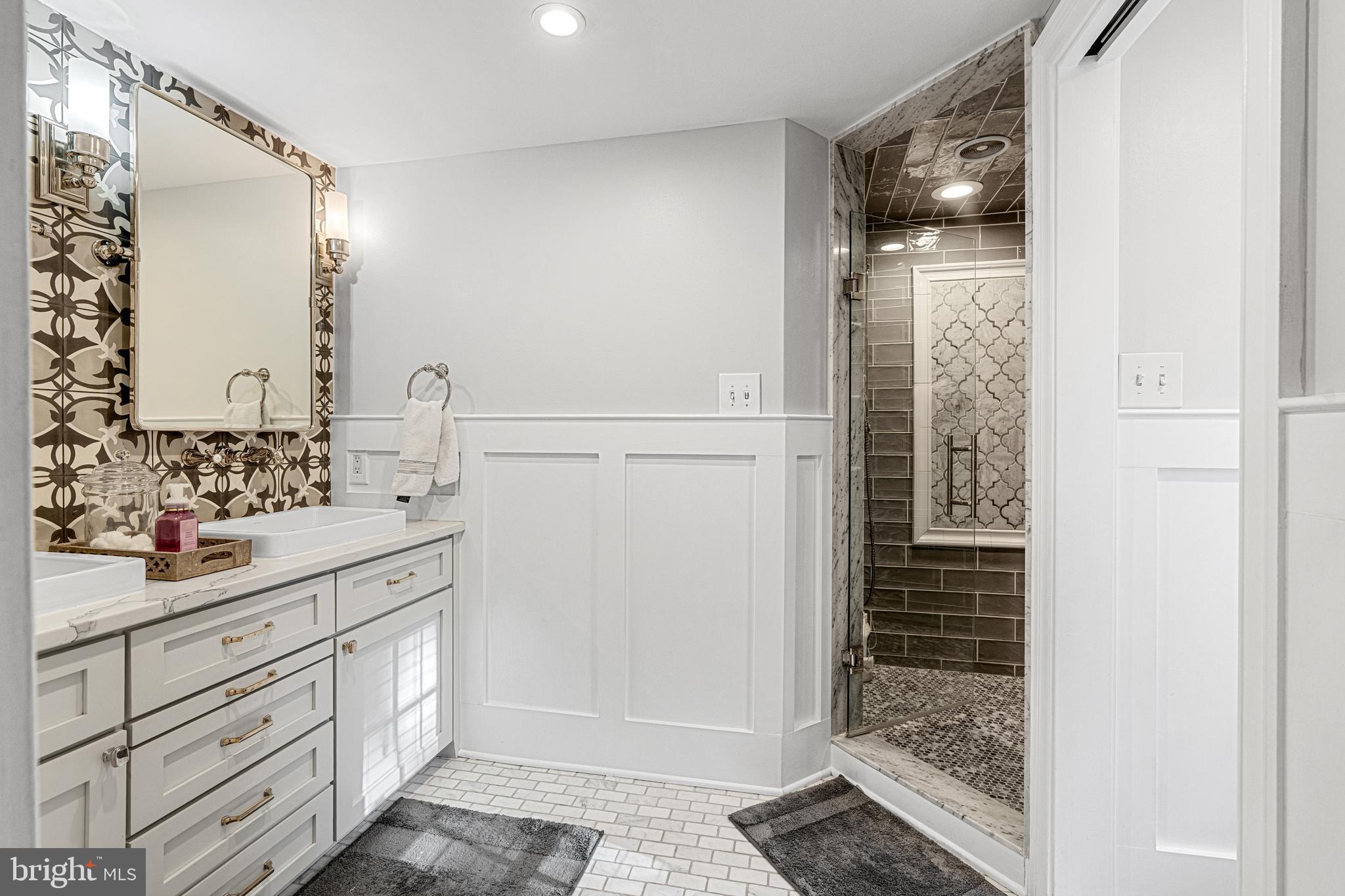 COLONIAL VIL - Residential