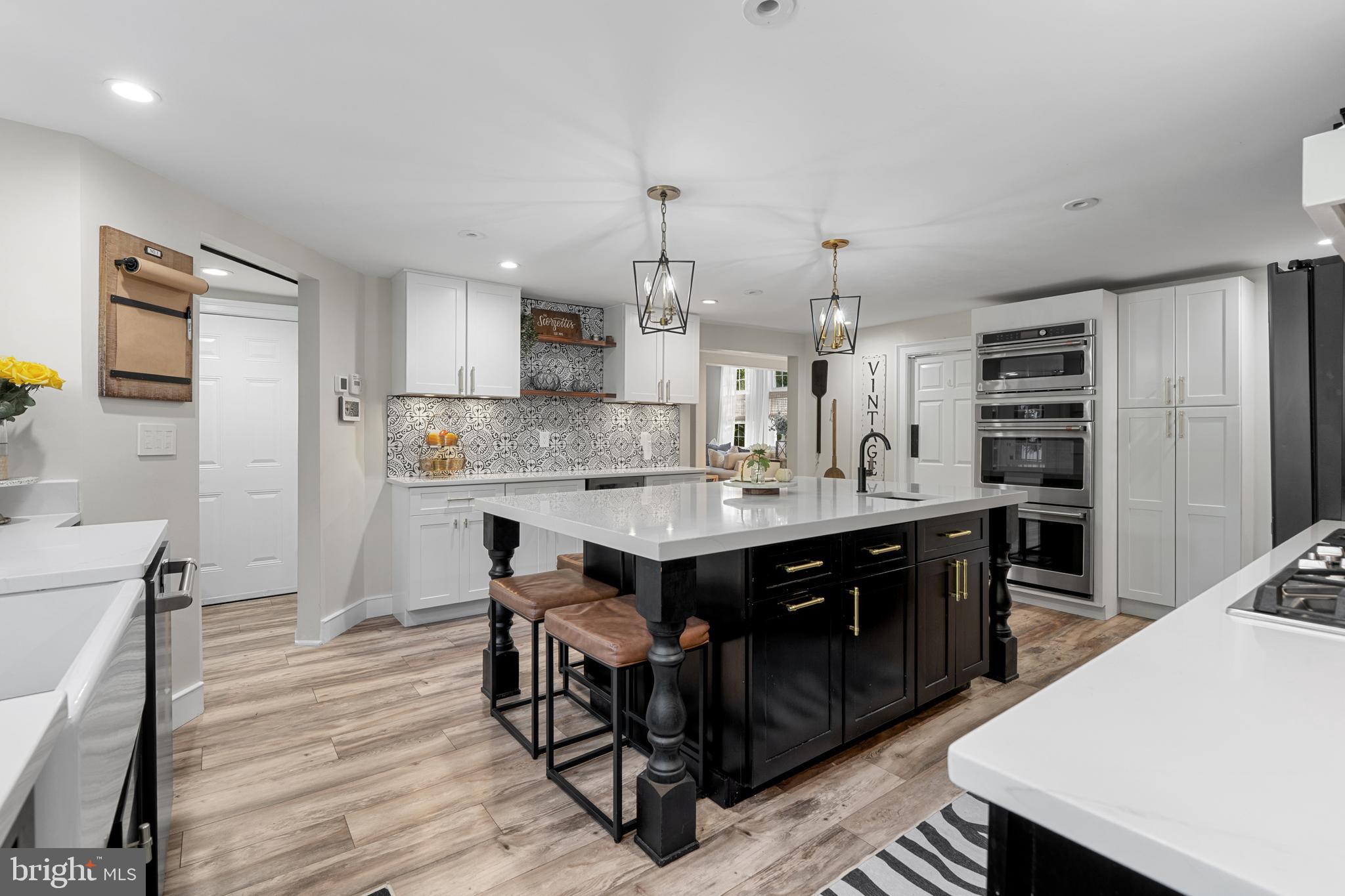 COLONIAL VIL - Residential