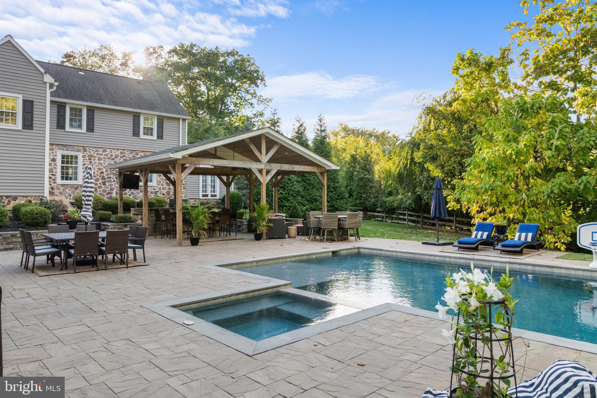 COLONIAL VIL - Residential