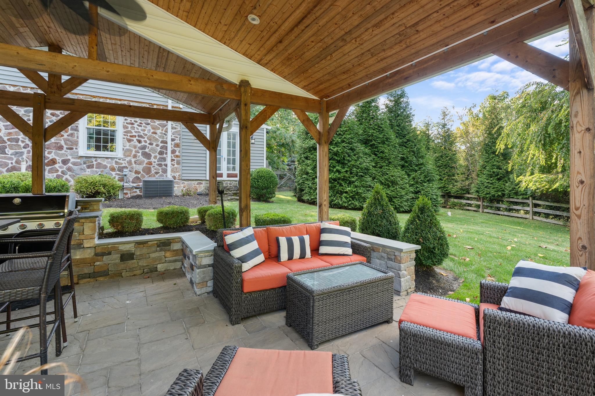 COLONIAL VIL - Residential