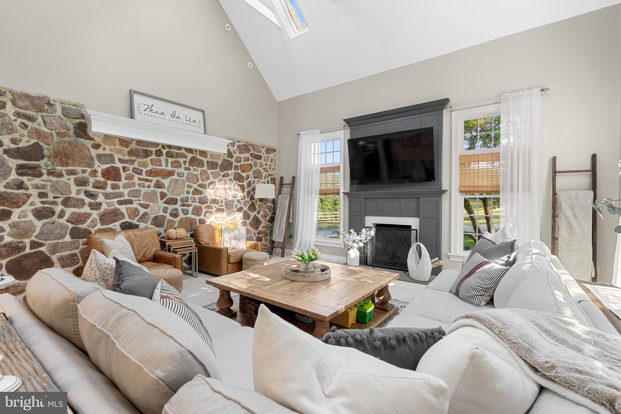 COLONIAL VIL - Residential