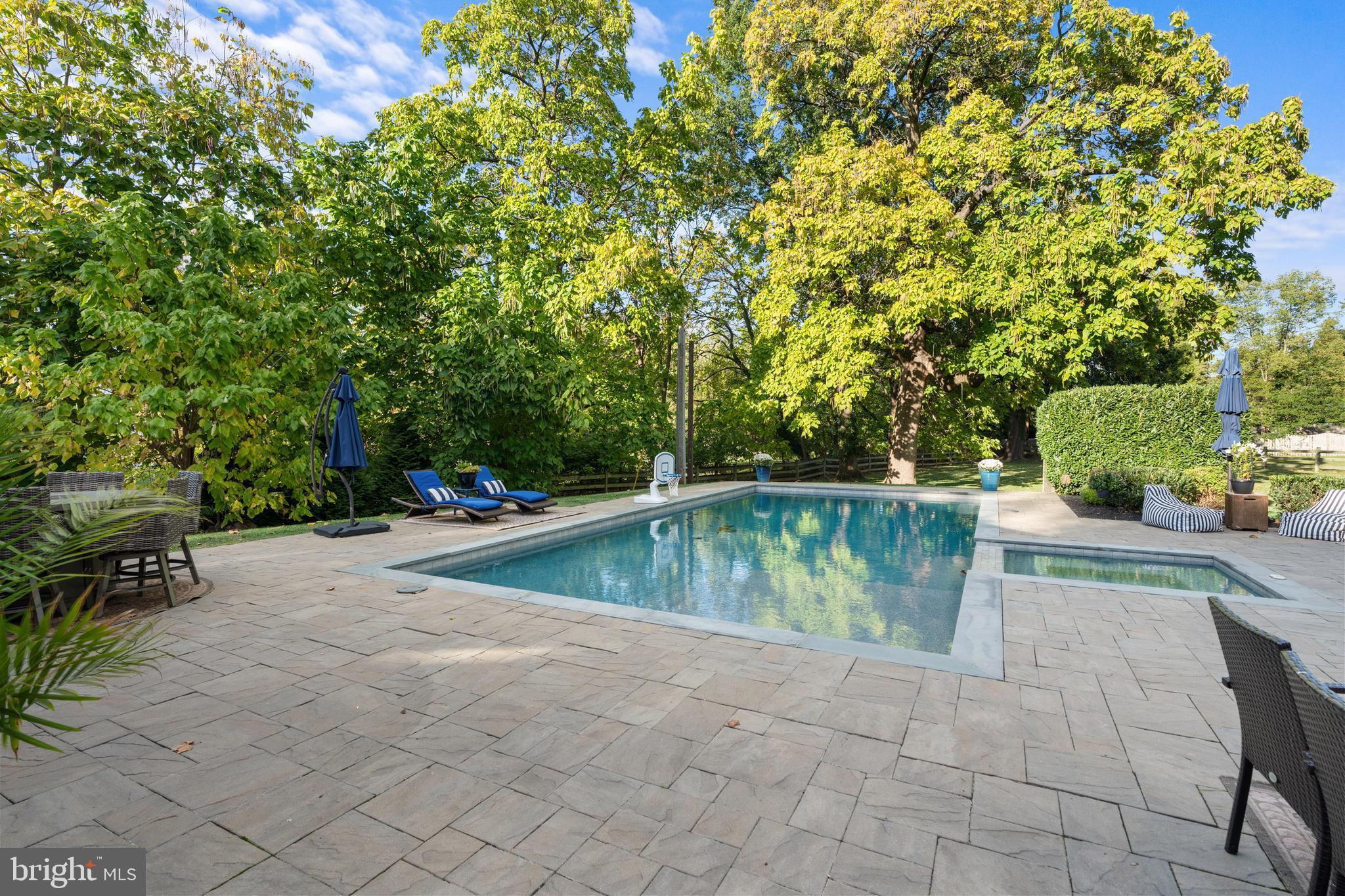 COLONIAL VIL - Residential