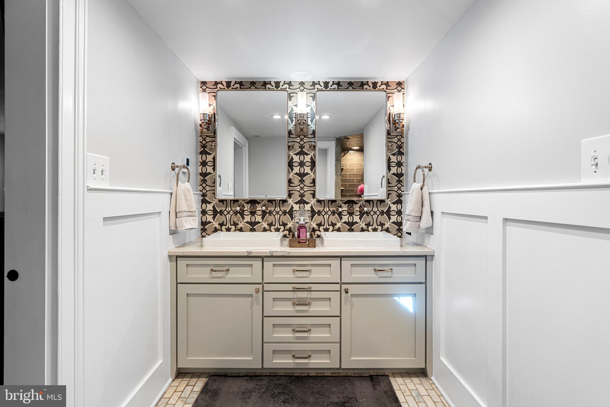 COLONIAL VIL - Residential