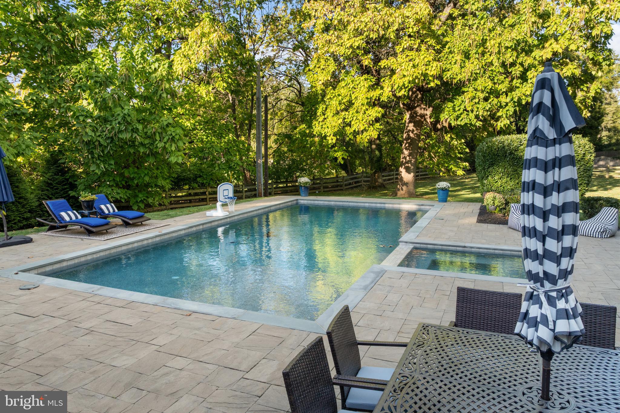 COLONIAL VIL - Residential