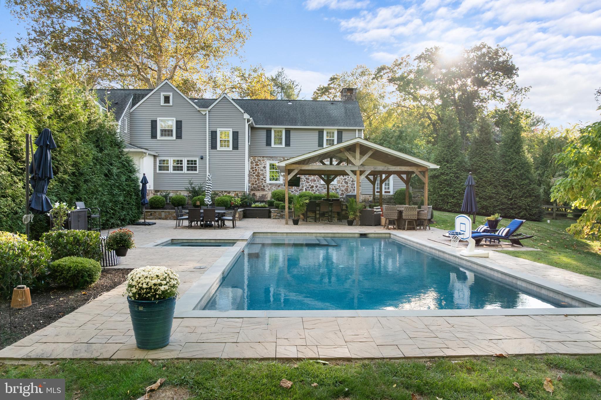 COLONIAL VIL - Residential