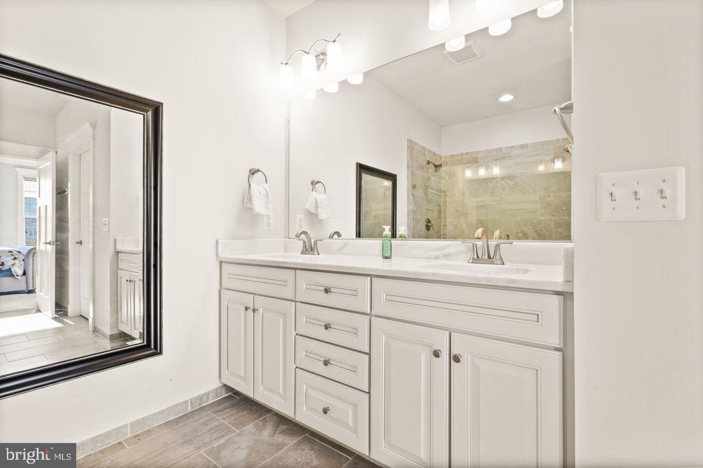 MOON GLADE FARM - Residential