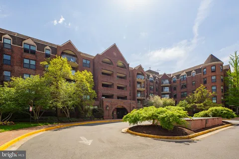 2100 Langston Boulevard Unit 303, Arlington, VA MLS: VAAR2055666