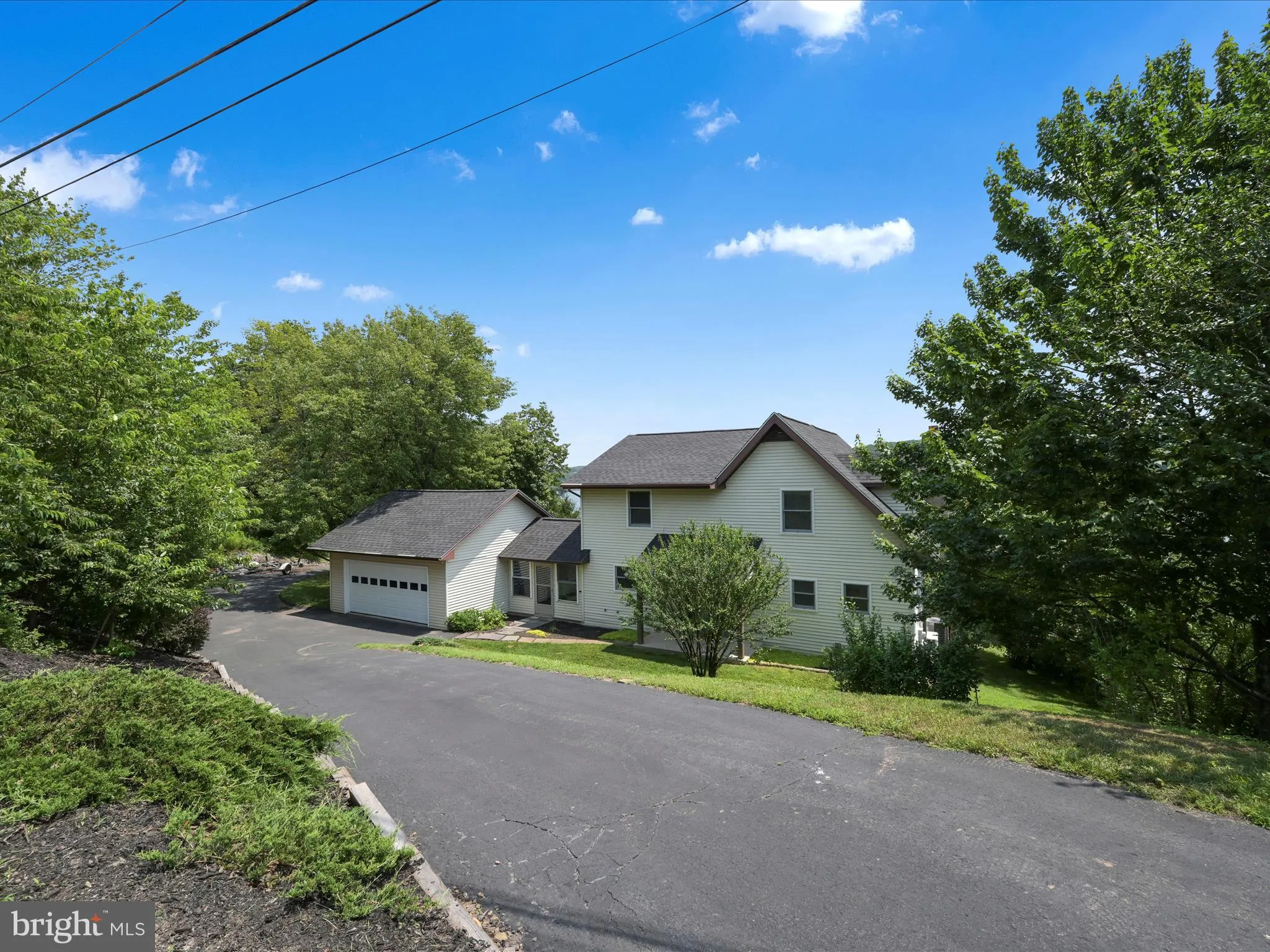 Auburn, Pennsylvania 17922, United States, 3 Bedrooms Bedrooms, ,3 BathroomsBathrooms,Residential,Active,164941