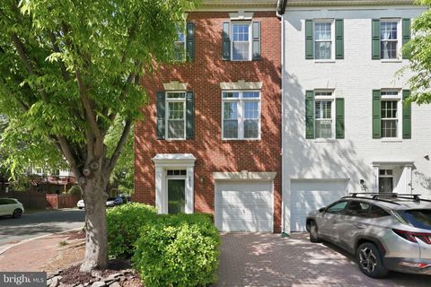 Photo of 5013 Waple Lane, ALEXANDRIA, VA 22304 (MLS # VAAX2059600)