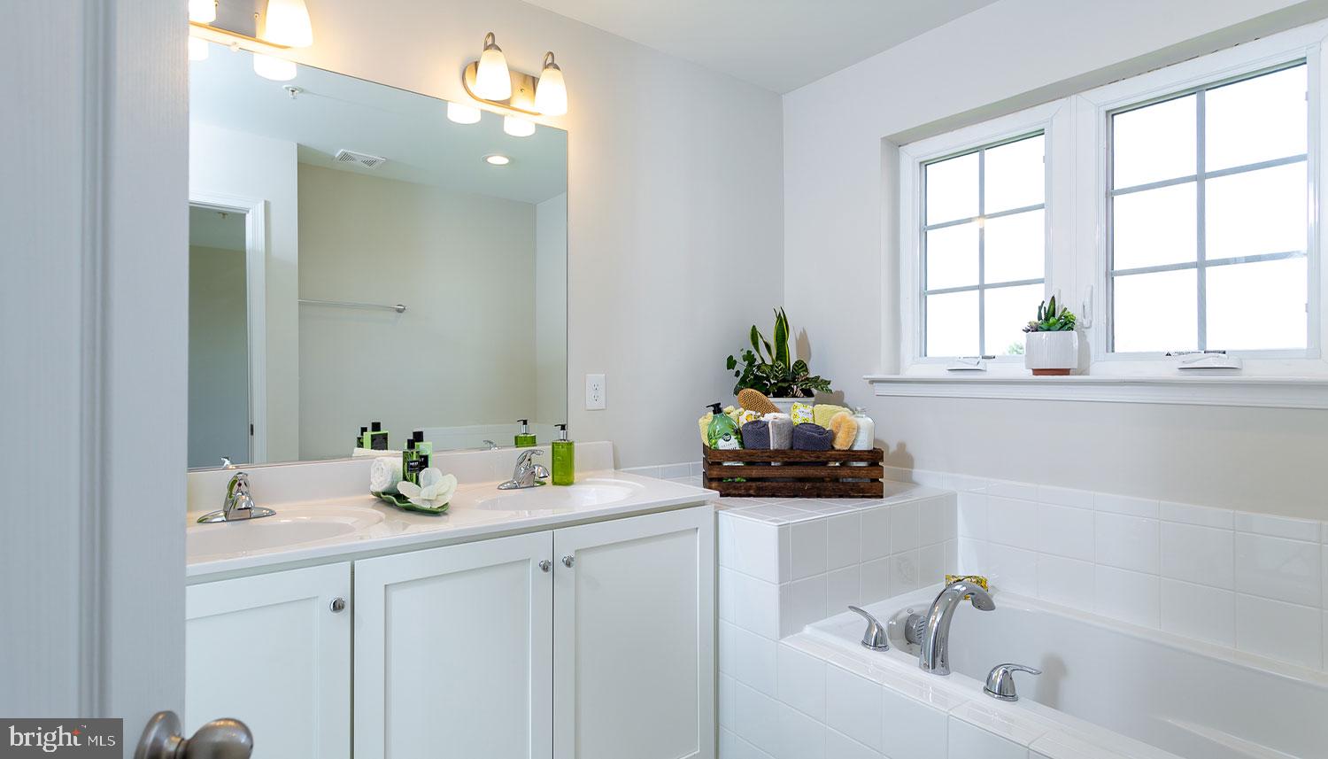 TOWNES AT TATE MANOR - Residential