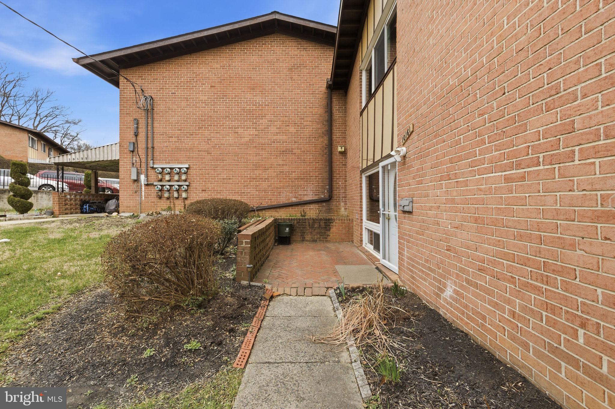 MOSBY WOODS TH CONDOS - Residential