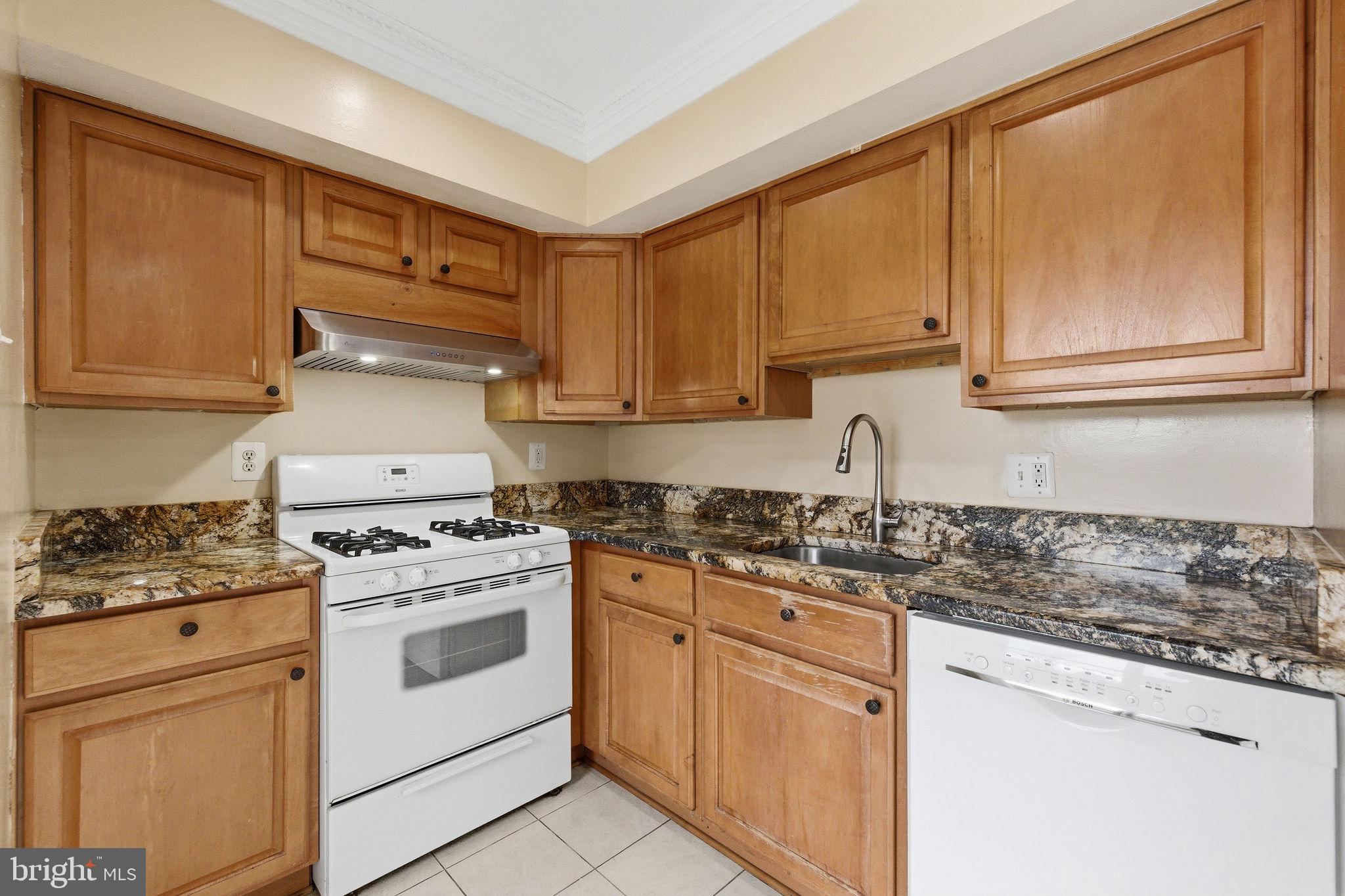 MOSBY WOODS TH CONDOS - Residential