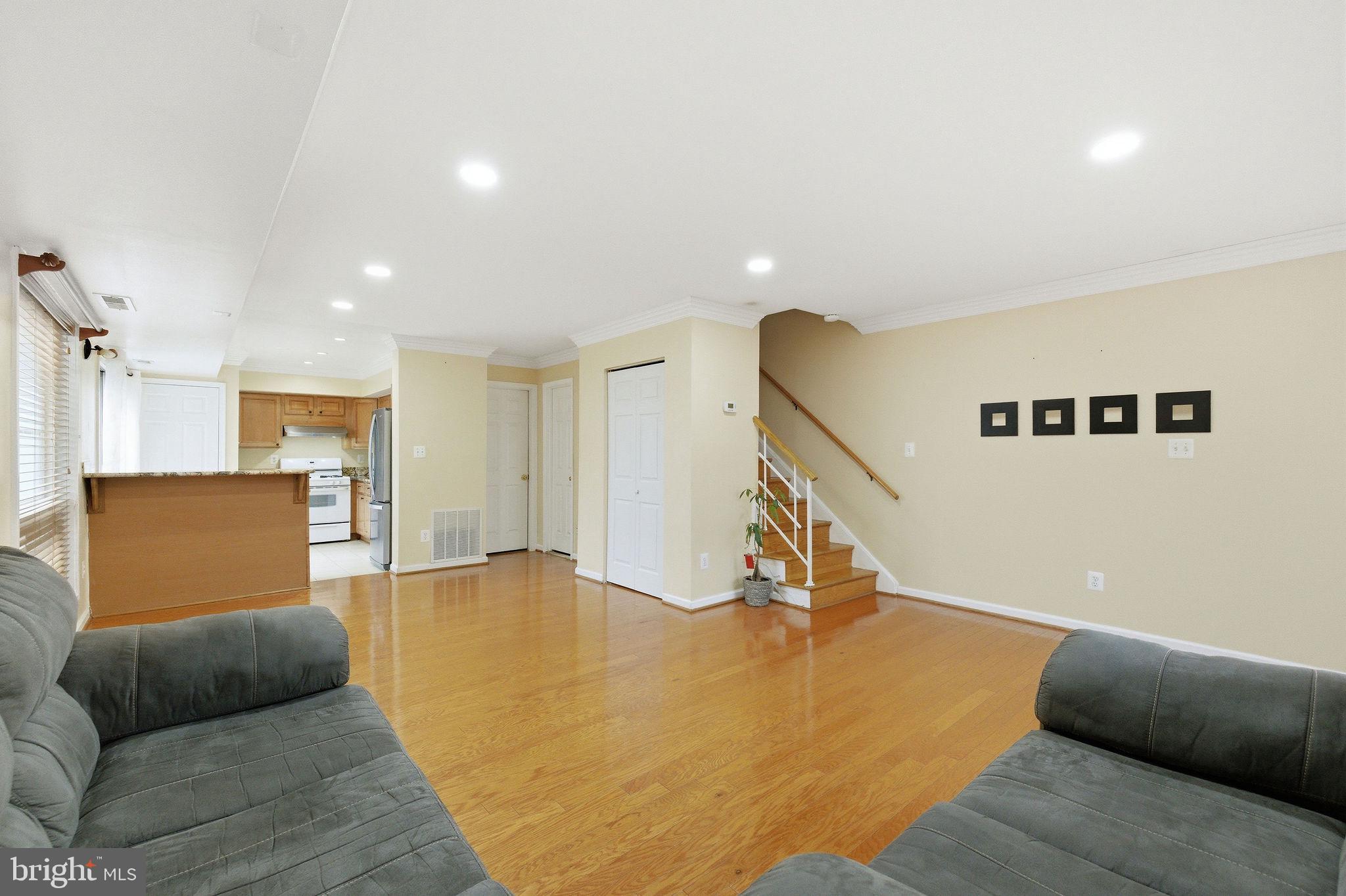 MOSBY WOODS TH CONDOS - Residential