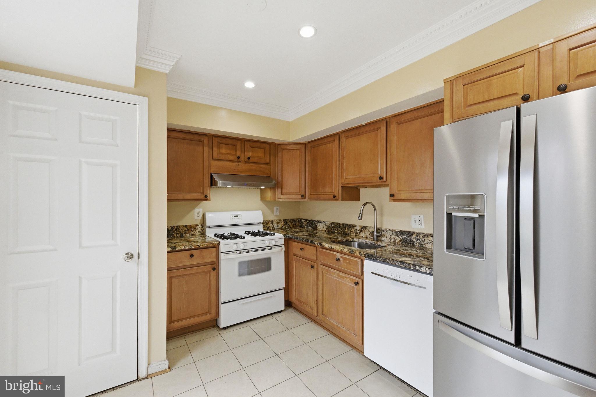 MOSBY WOODS TH CONDOS - Residential