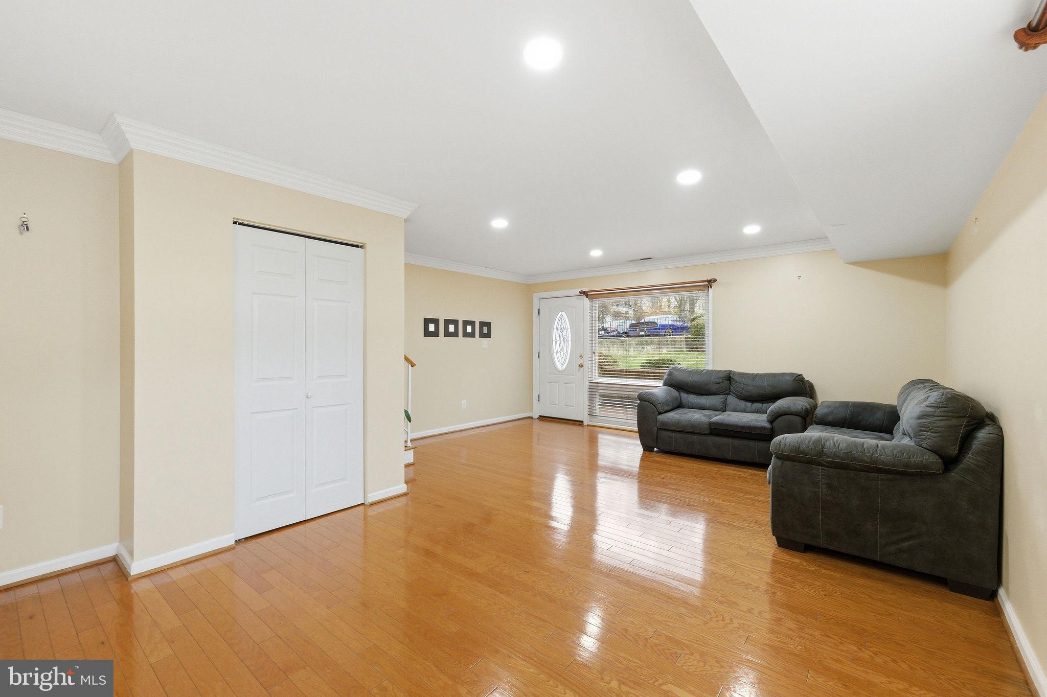 MOSBY WOODS TH CONDOS - Residential