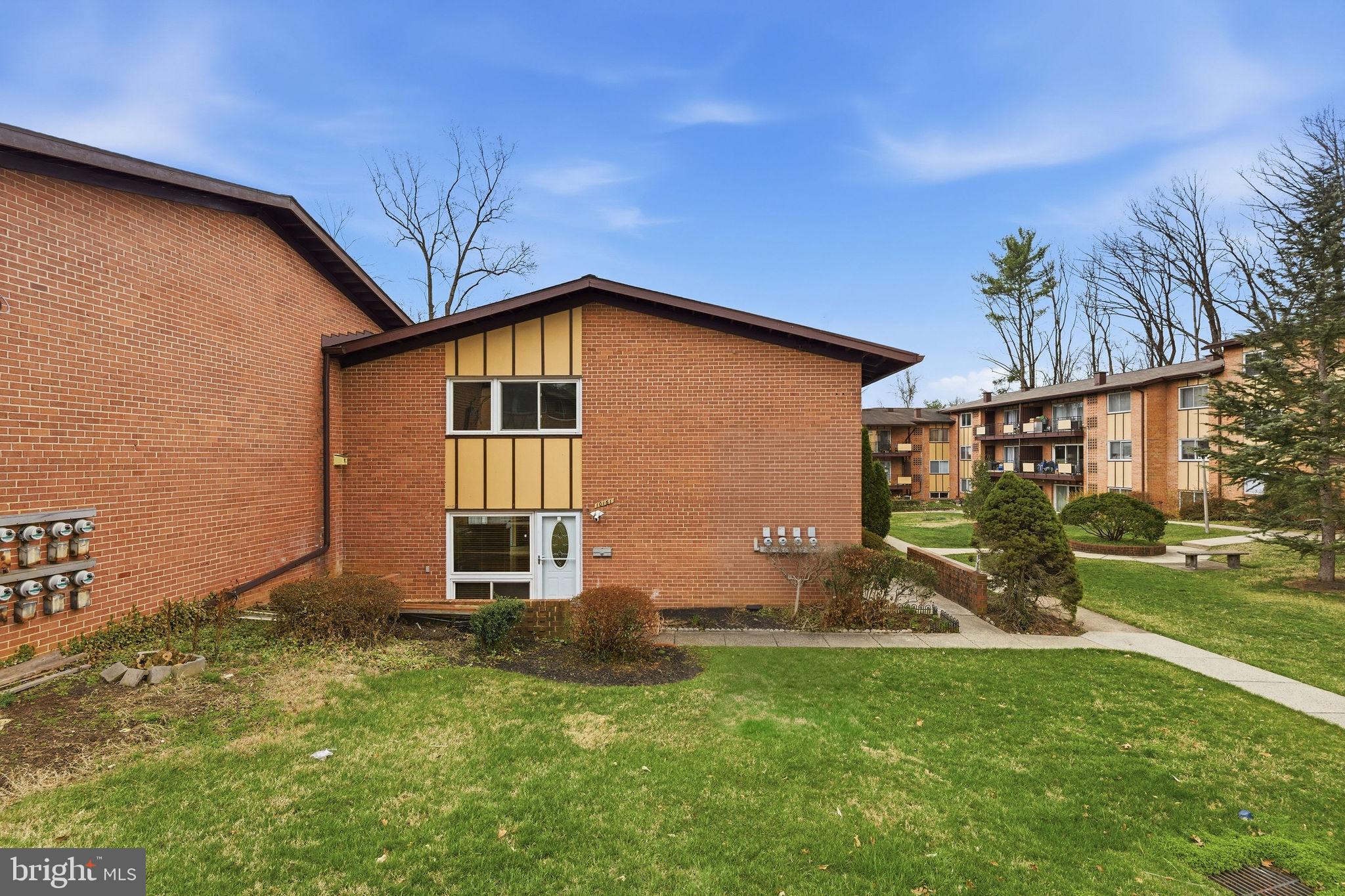 MOSBY WOODS TH CONDOS - Residential