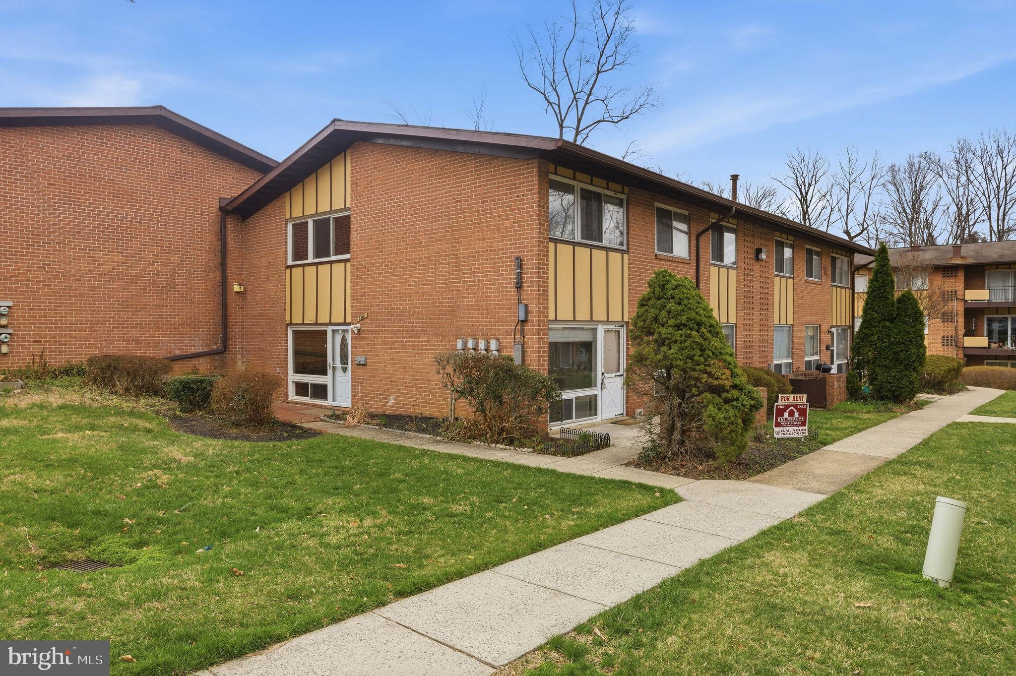 MOSBY WOODS TH CONDOS - Residential