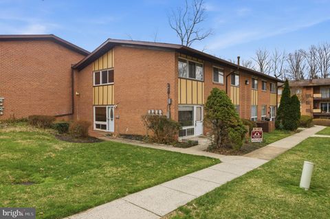 Photo of 10161 Fair Woods Drive, FAIRFAX, VA 22030 (MLS # VAFC2007958)