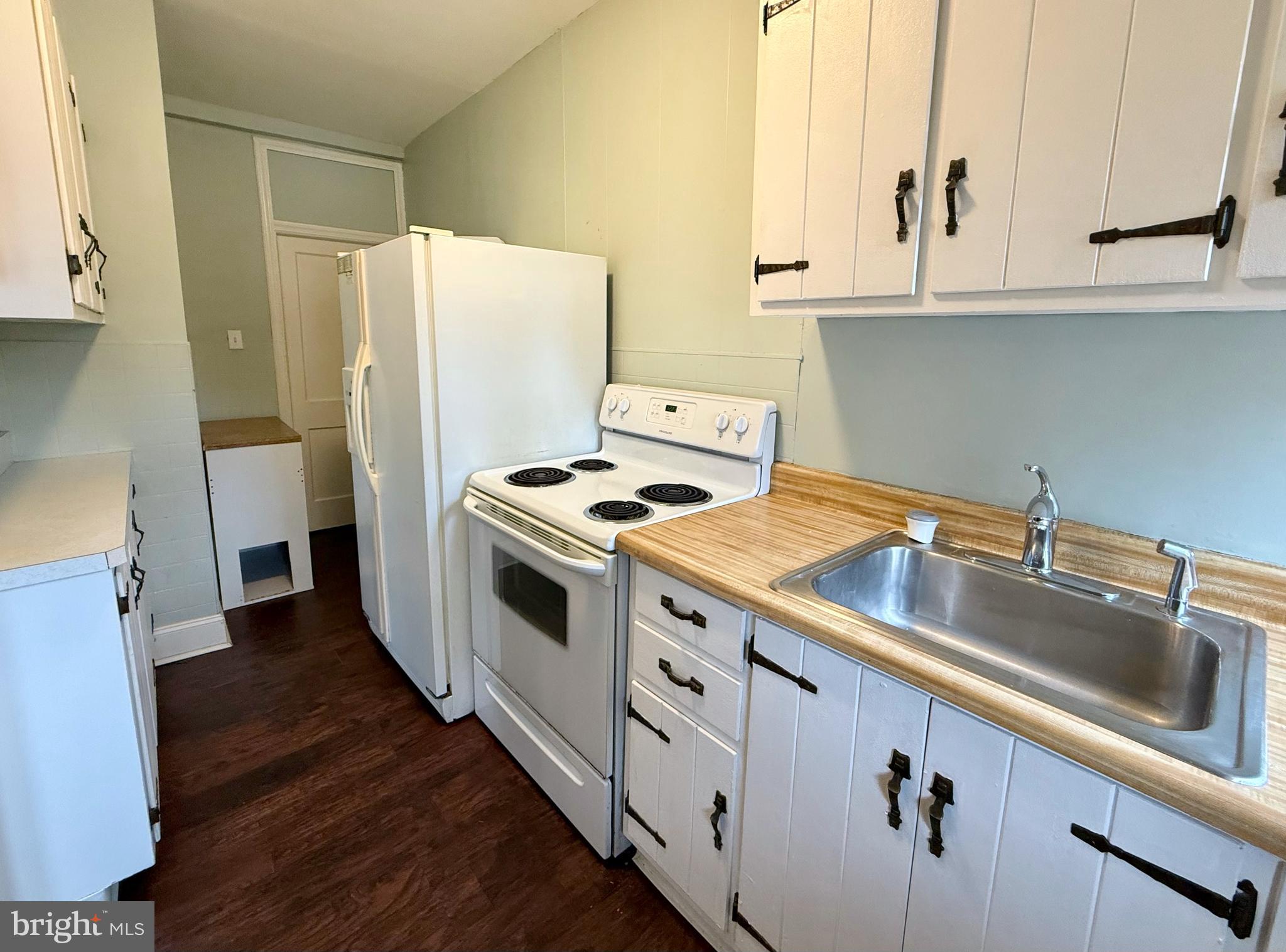 211 E CLINTON AVENUE