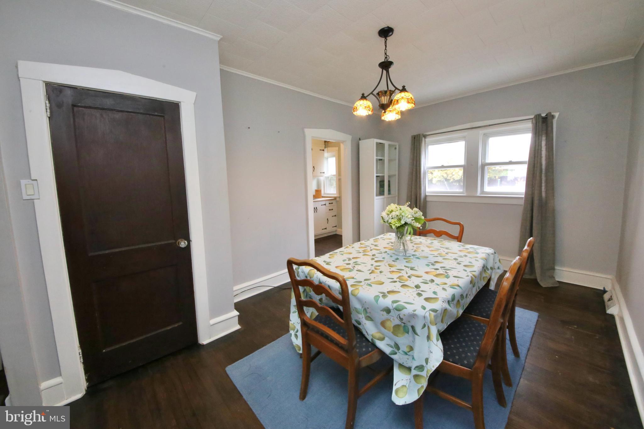 211 E CLINTON AVENUE