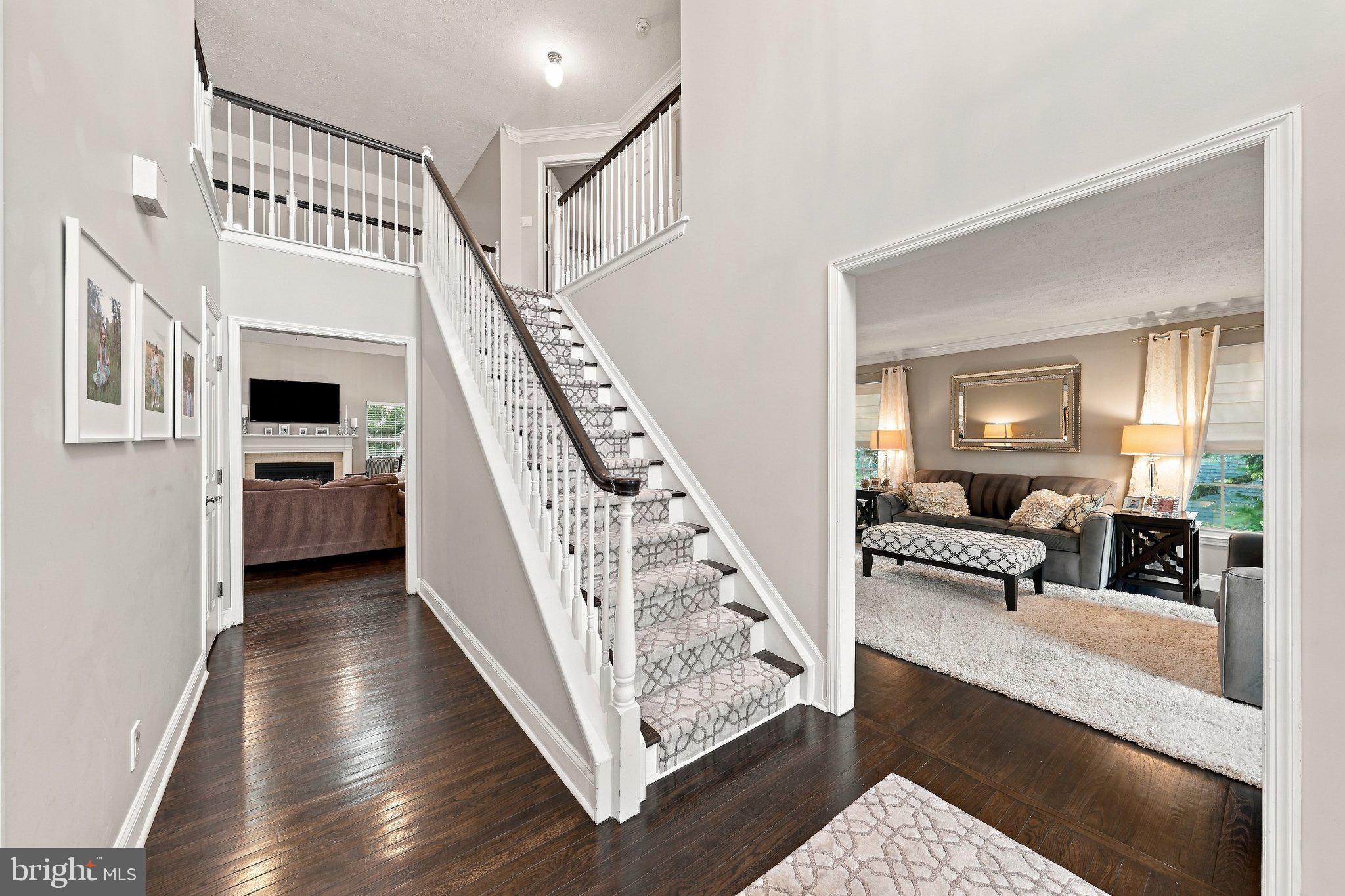 606 SIGNERS CIRCLE