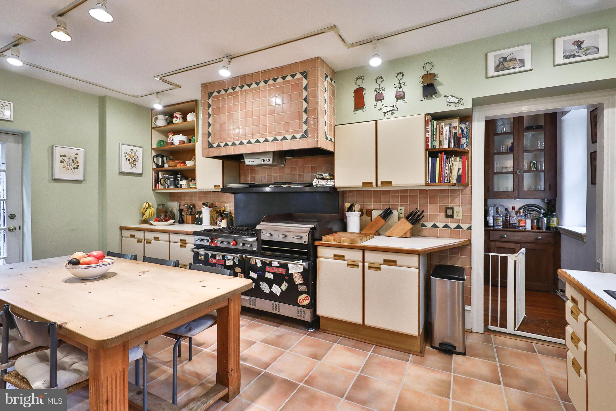 CHESTNUT HILL - Residential