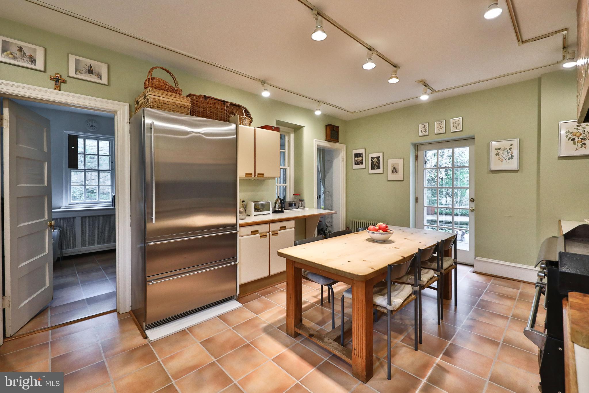 CHESTNUT HILL - Residential