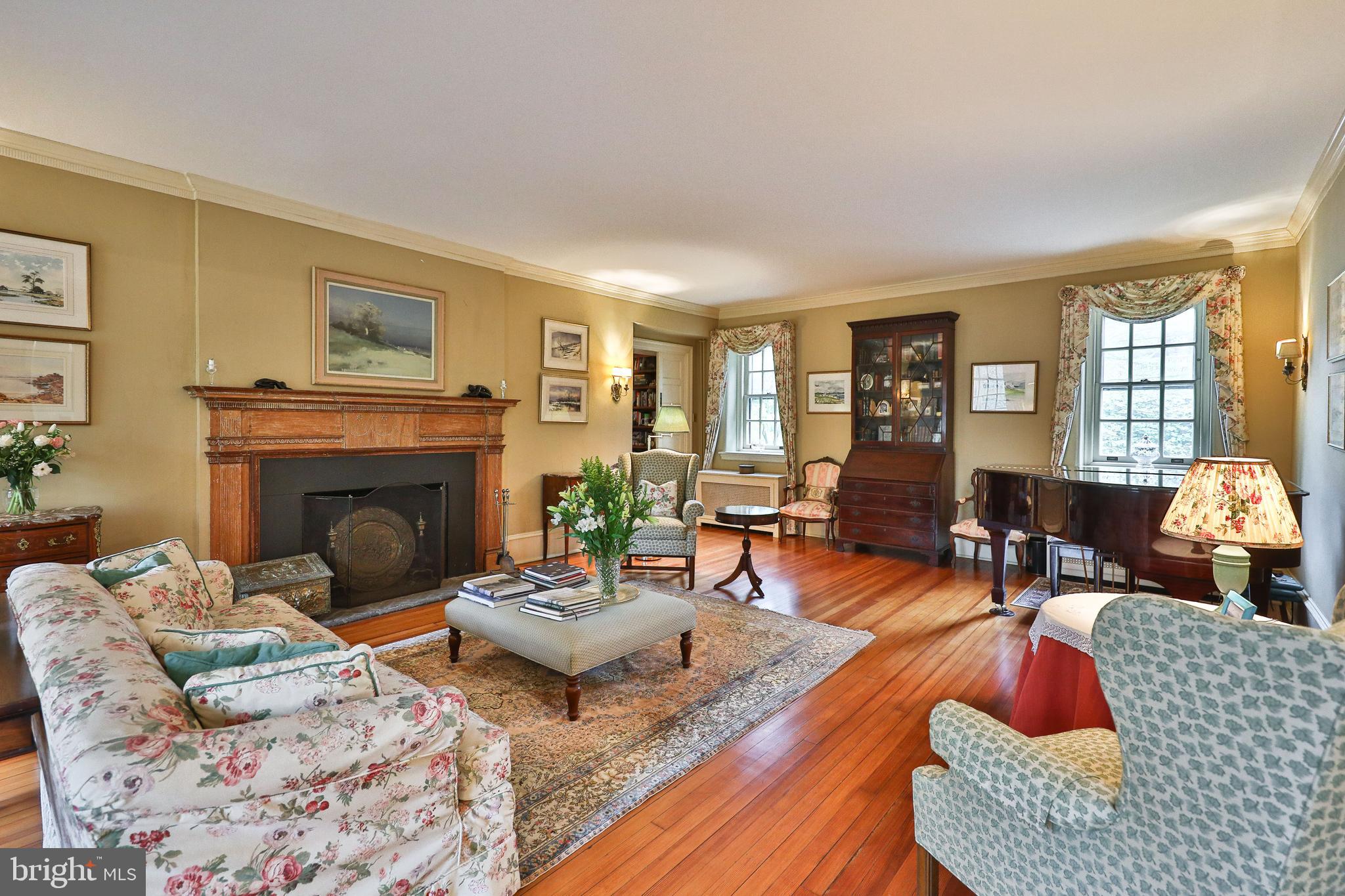 CHESTNUT HILL - Residential