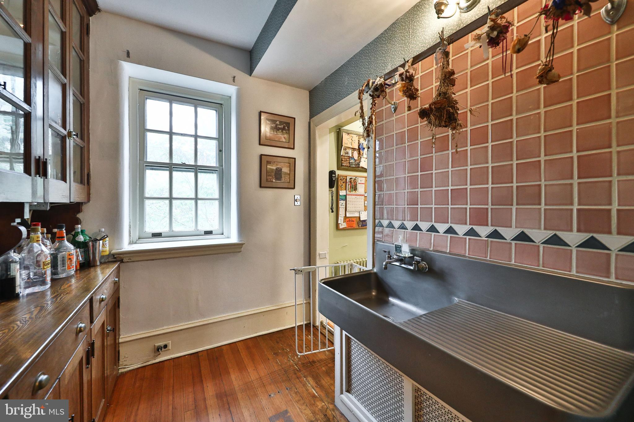 CHESTNUT HILL - Residential