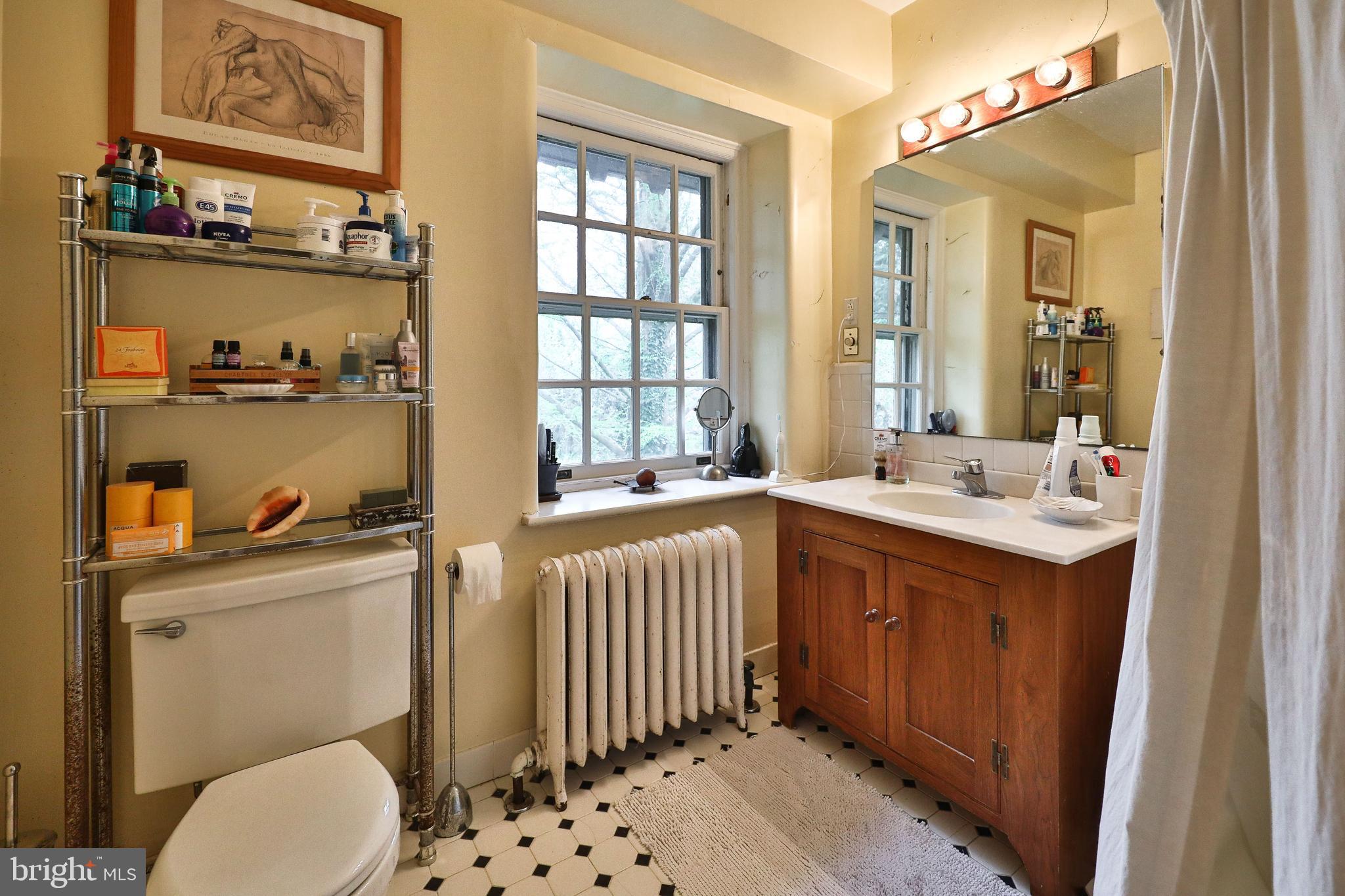 CHESTNUT HILL - Residential