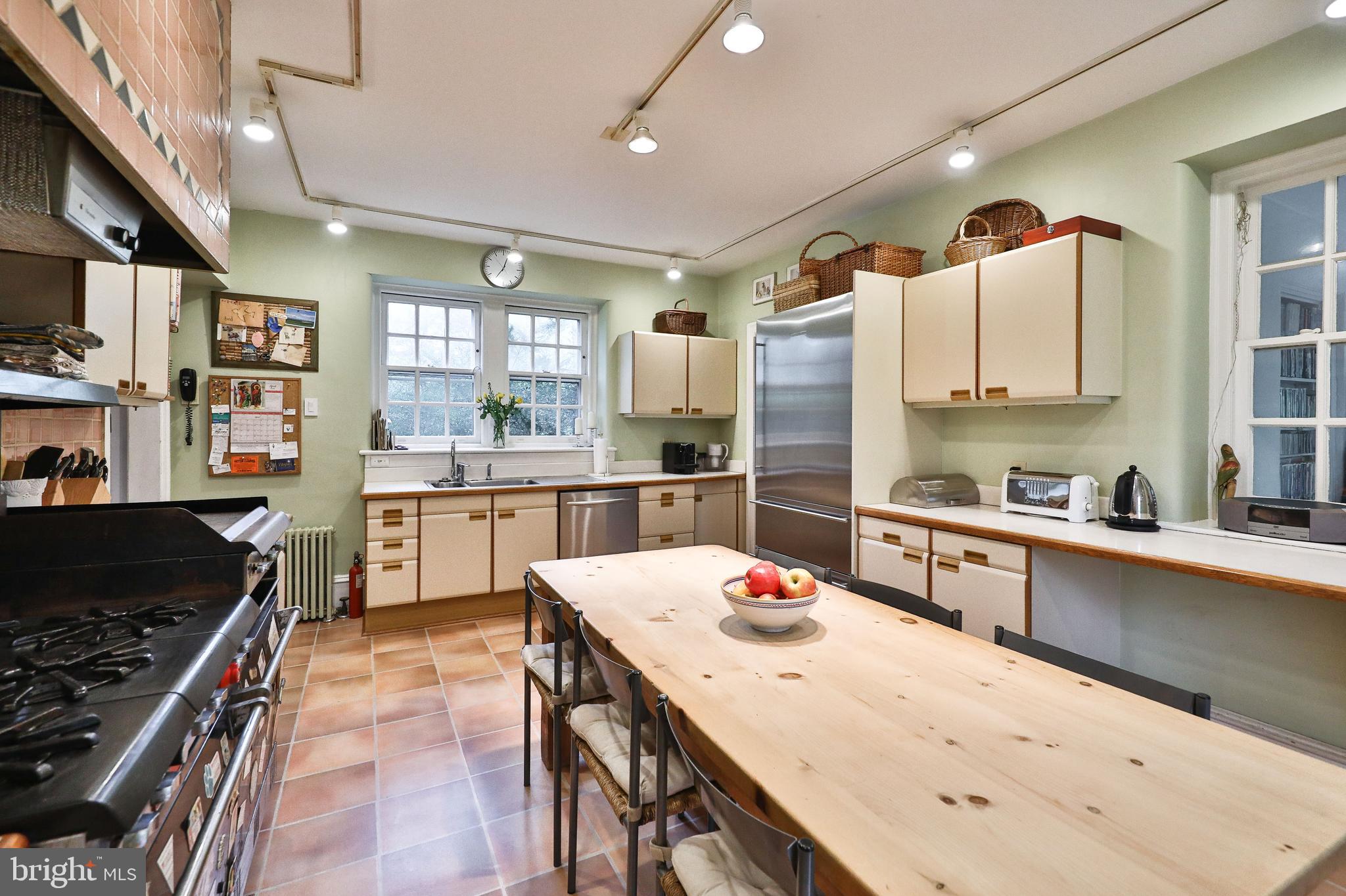 CHESTNUT HILL - Residential