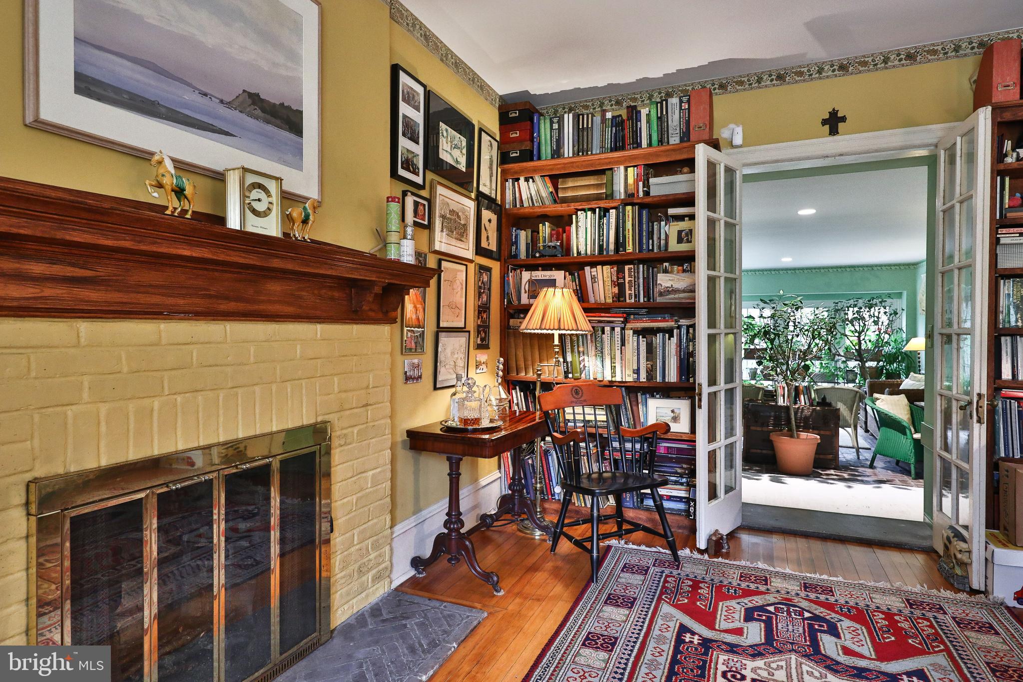 CHESTNUT HILL - Residential