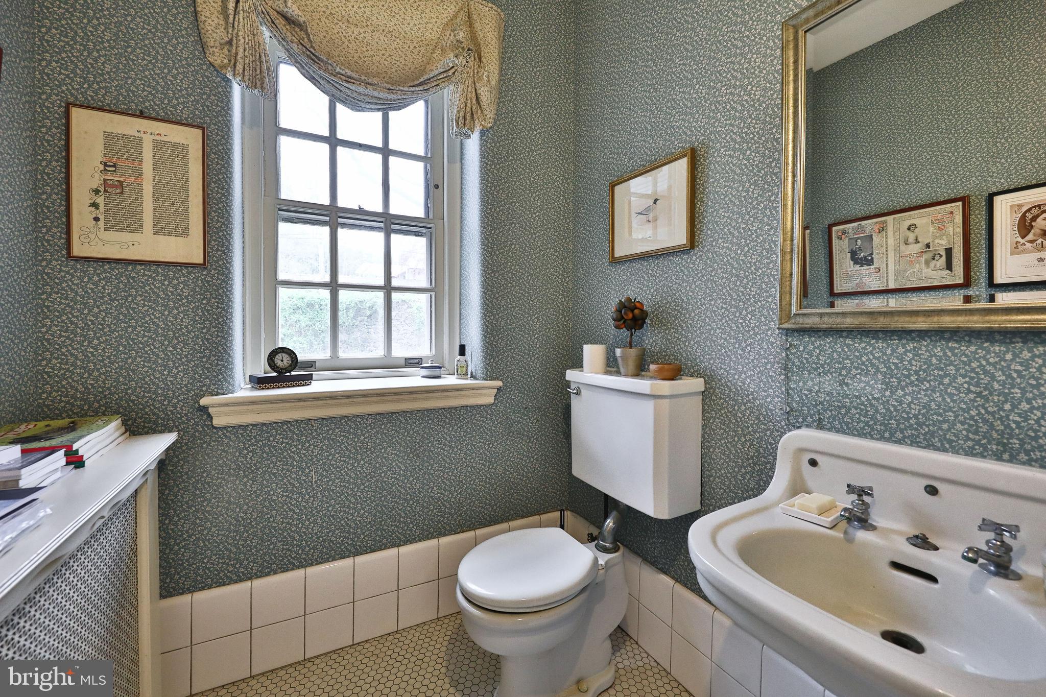 CHESTNUT HILL - Residential