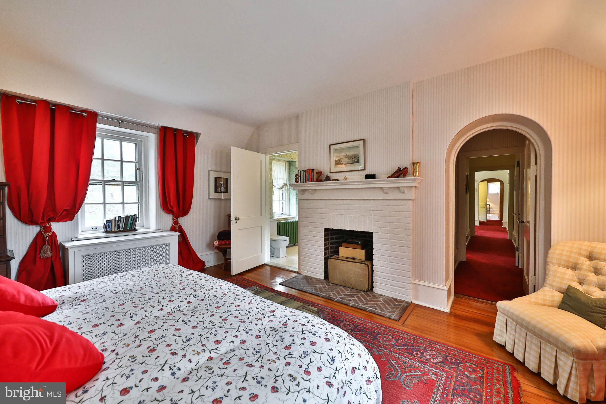 CHESTNUT HILL - Residential