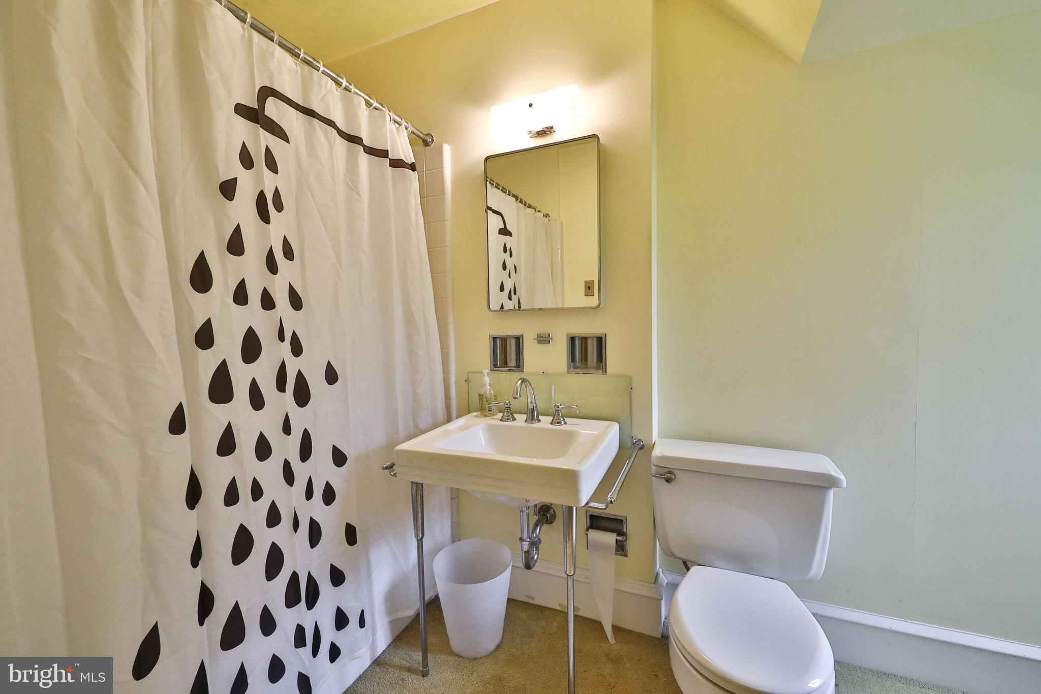 CHESTNUT HILL - Residential