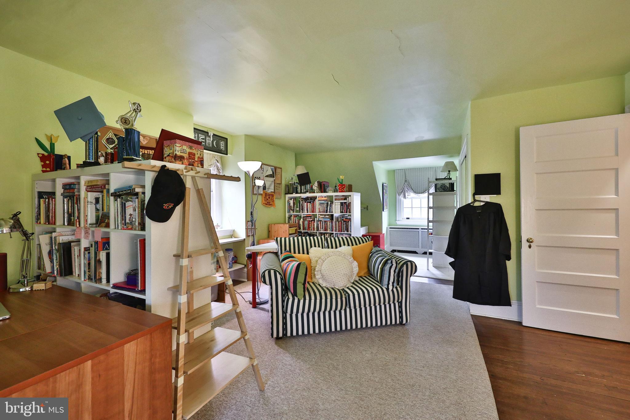 CHESTNUT HILL - Residential