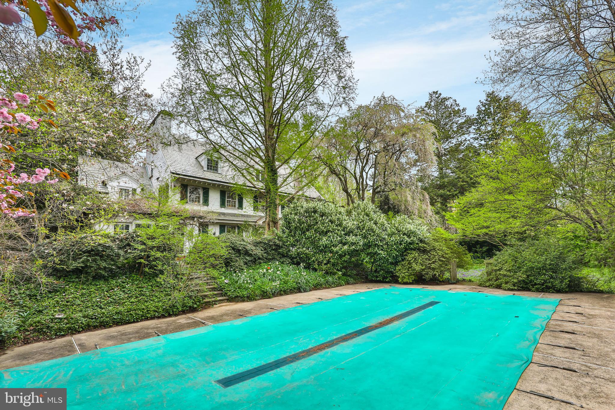 CHESTNUT HILL - Residential