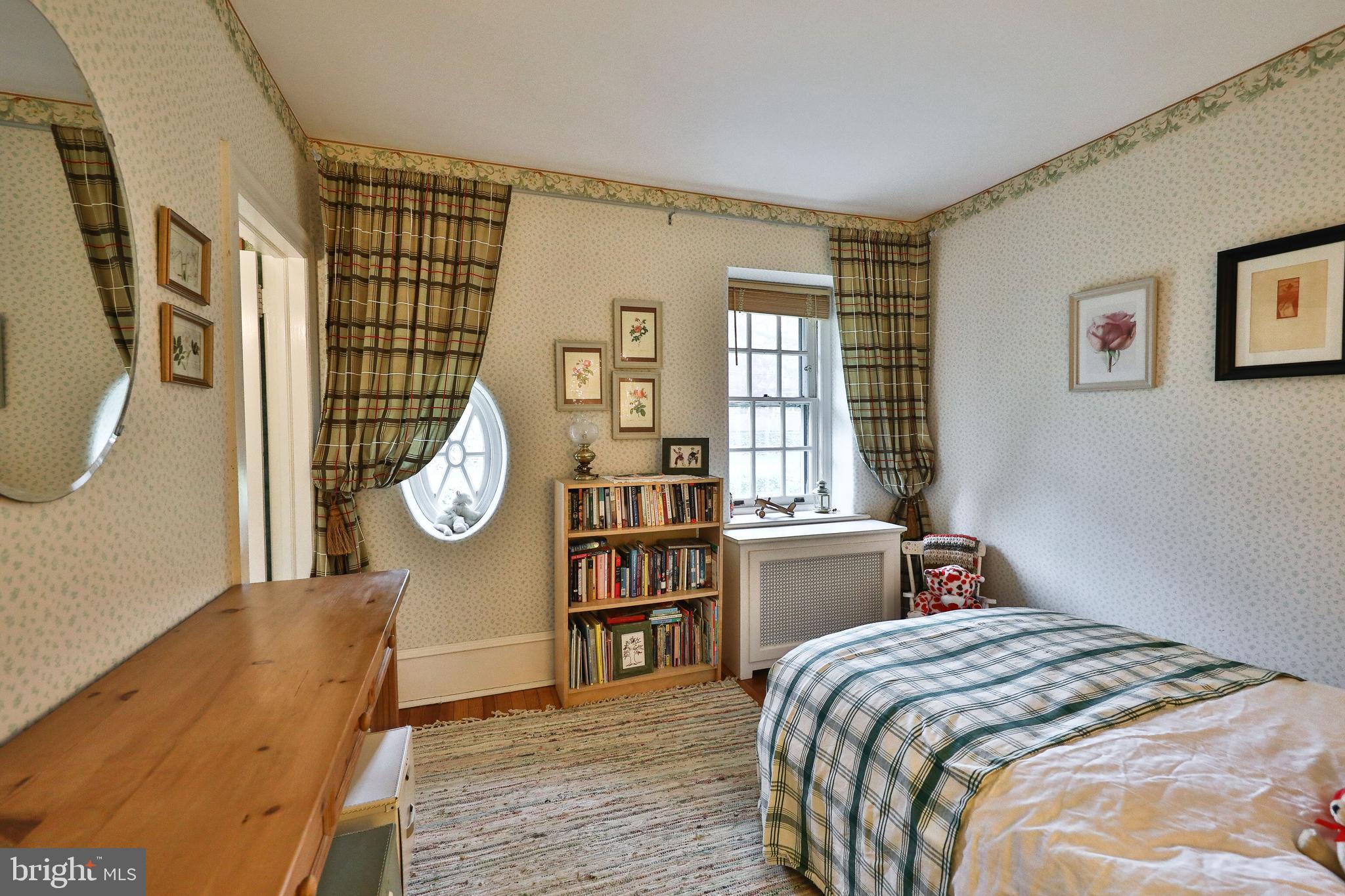 CHESTNUT HILL - Residential