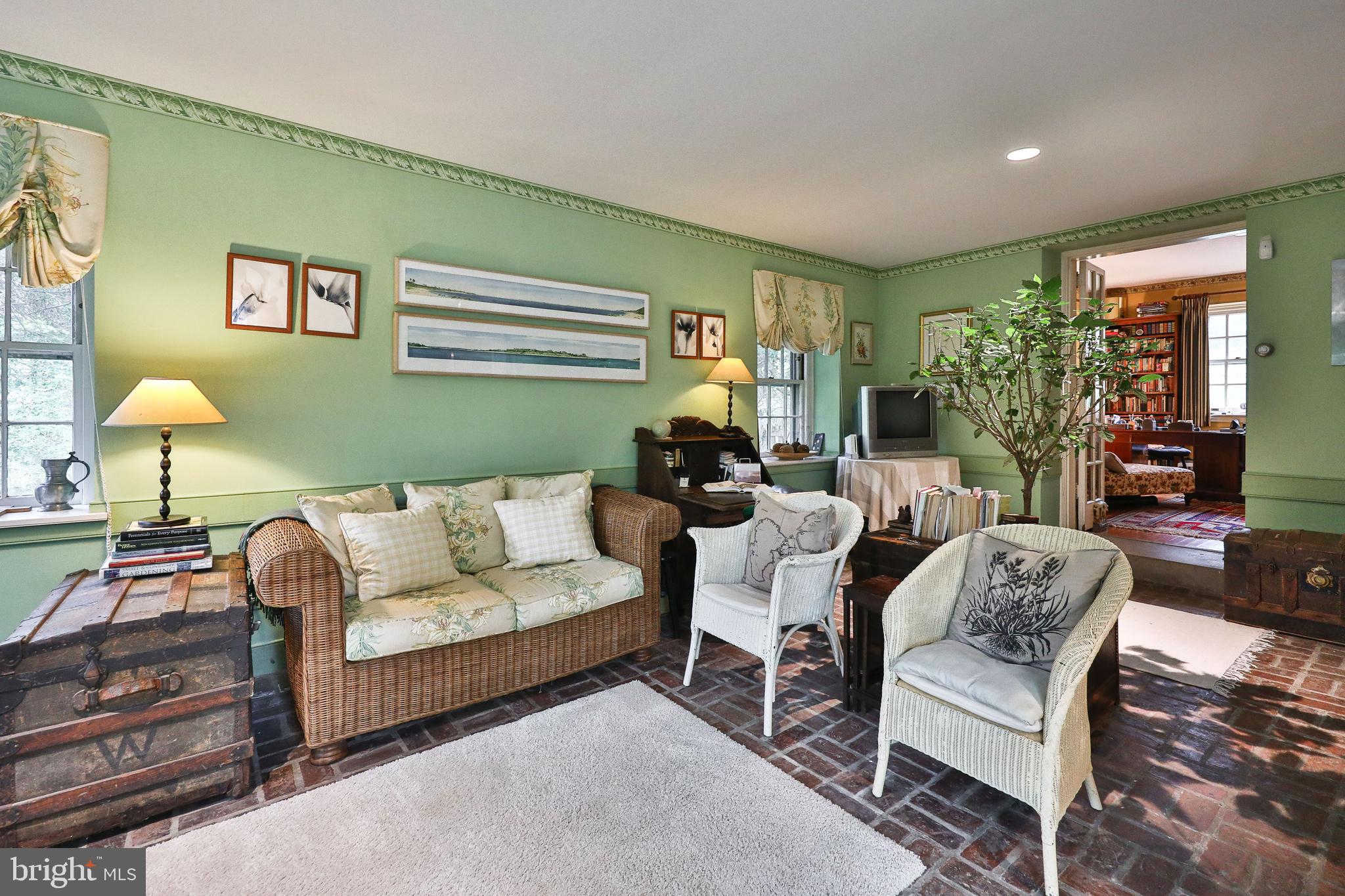 CHESTNUT HILL - Residential