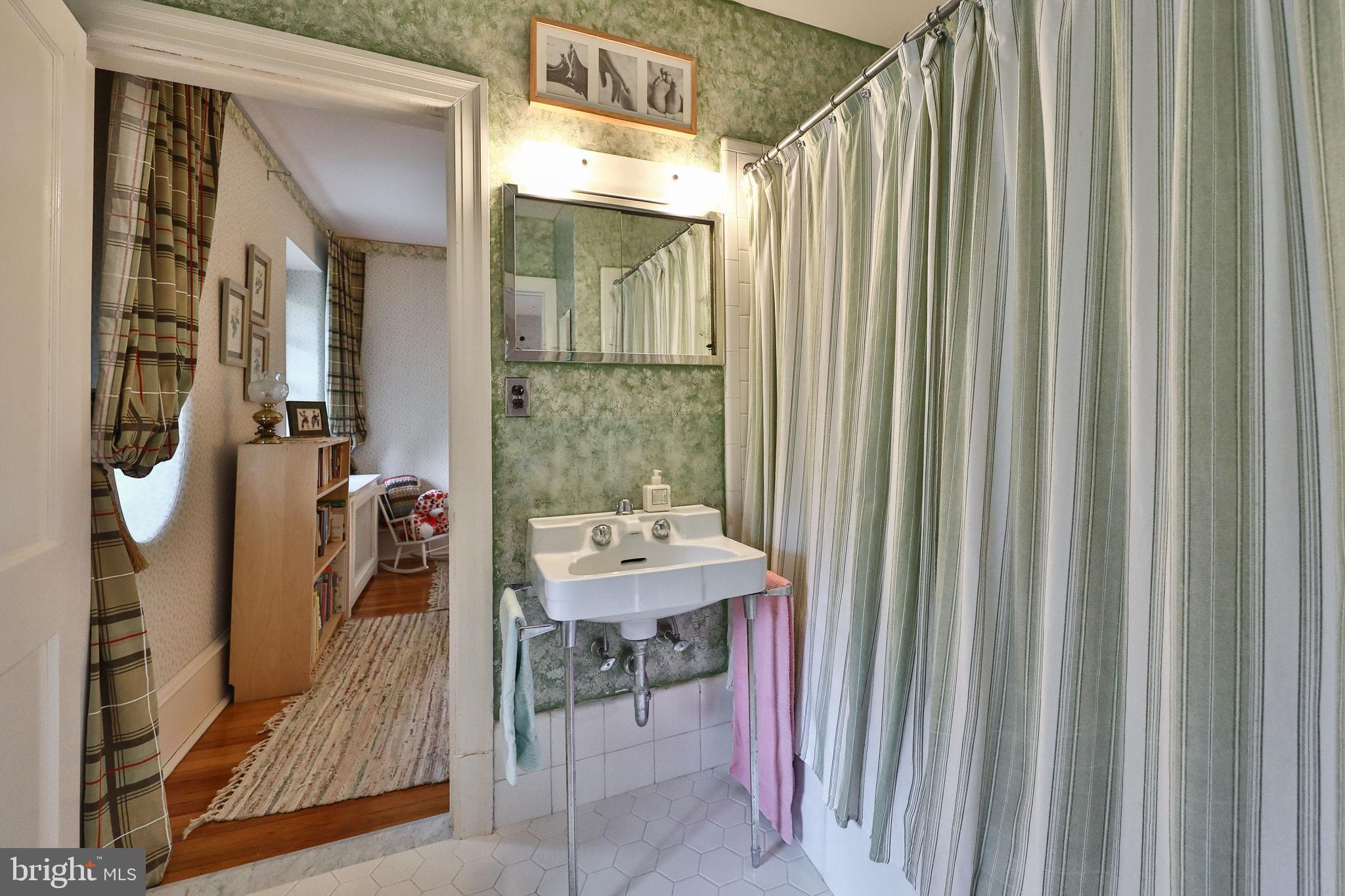 CHESTNUT HILL - Residential