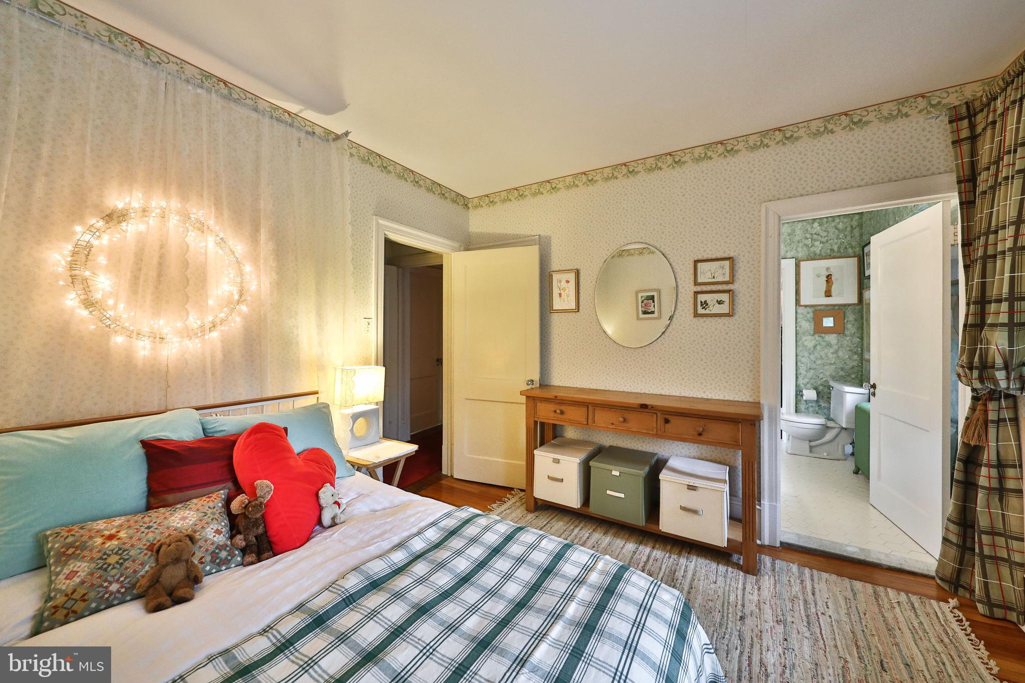 CHESTNUT HILL - Residential