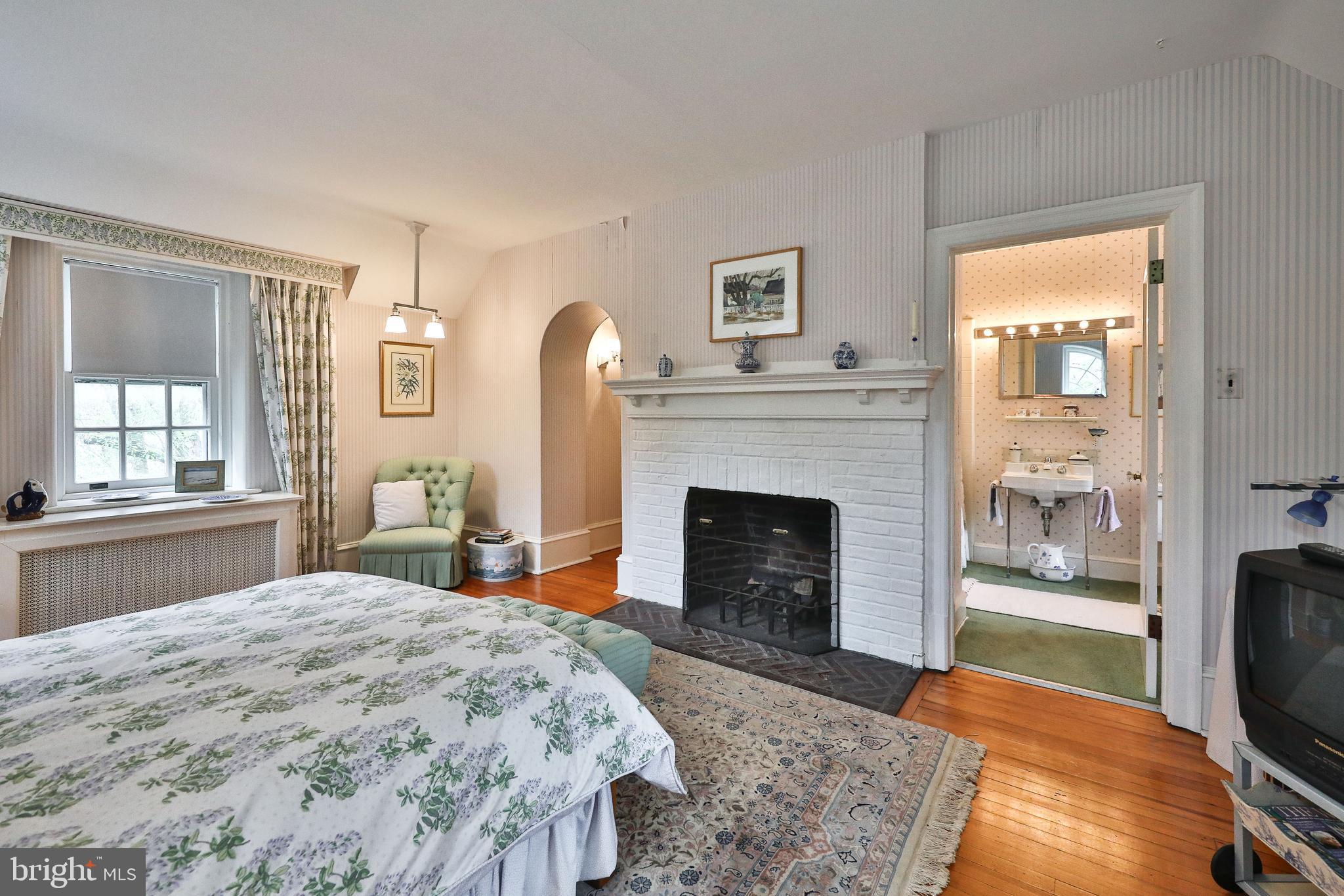 CHESTNUT HILL - Residential