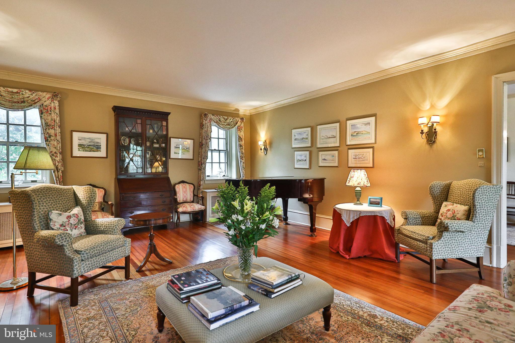 CHESTNUT HILL - Residential